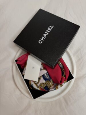 Jedwabna apaszka vintage Chanel