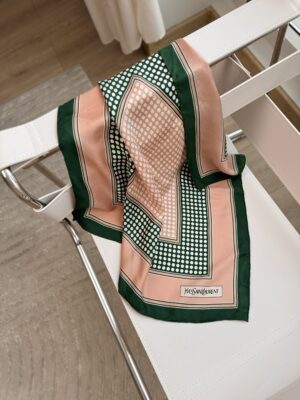 Jedwabna Apaszka Yves Saint Laurent