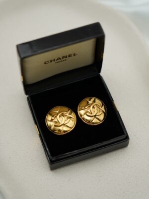 Klipsy Chanel CC pikowane