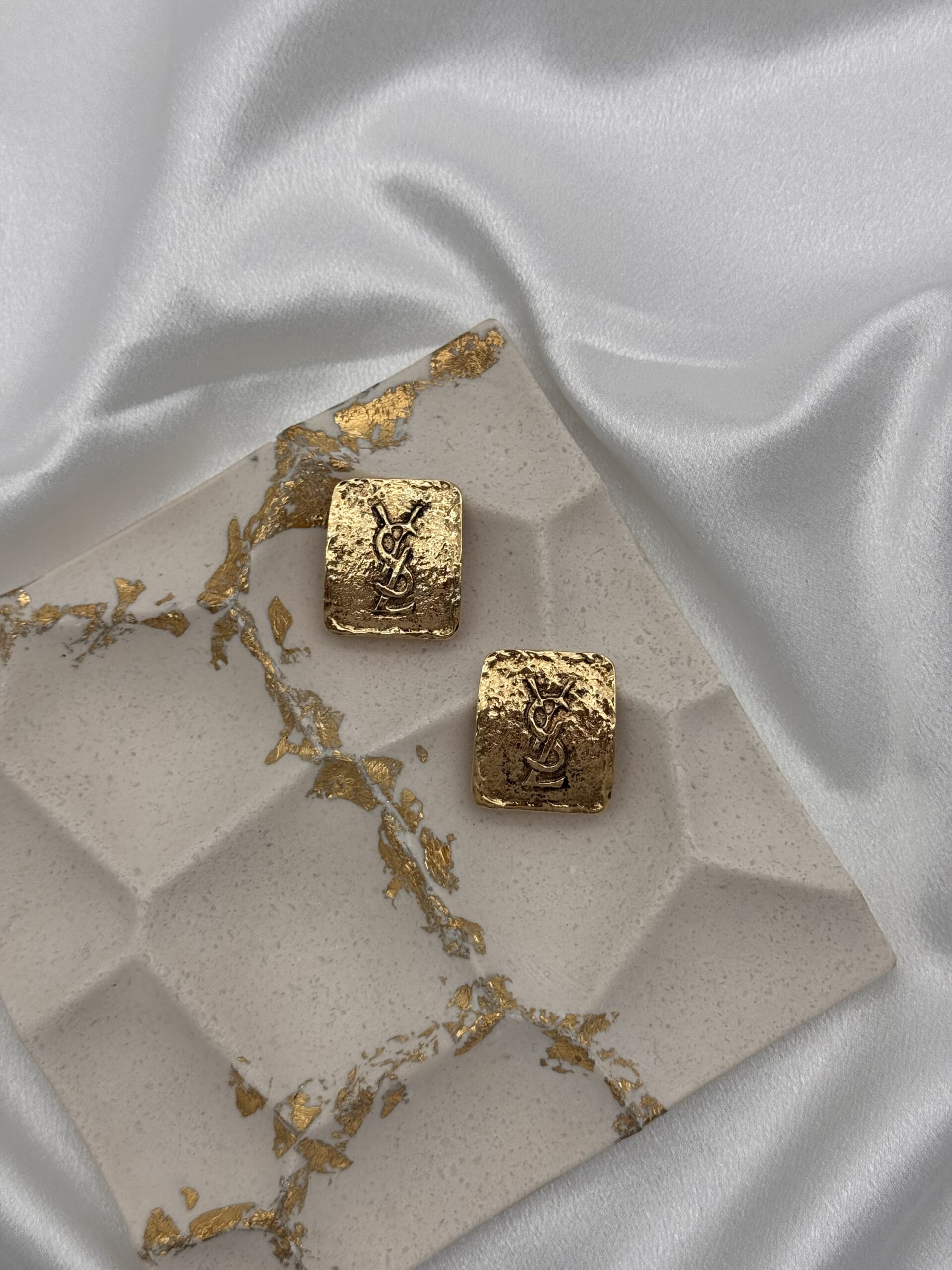 Spektakularne klipsy YSL Yves Saint Laurent - obrazek 5