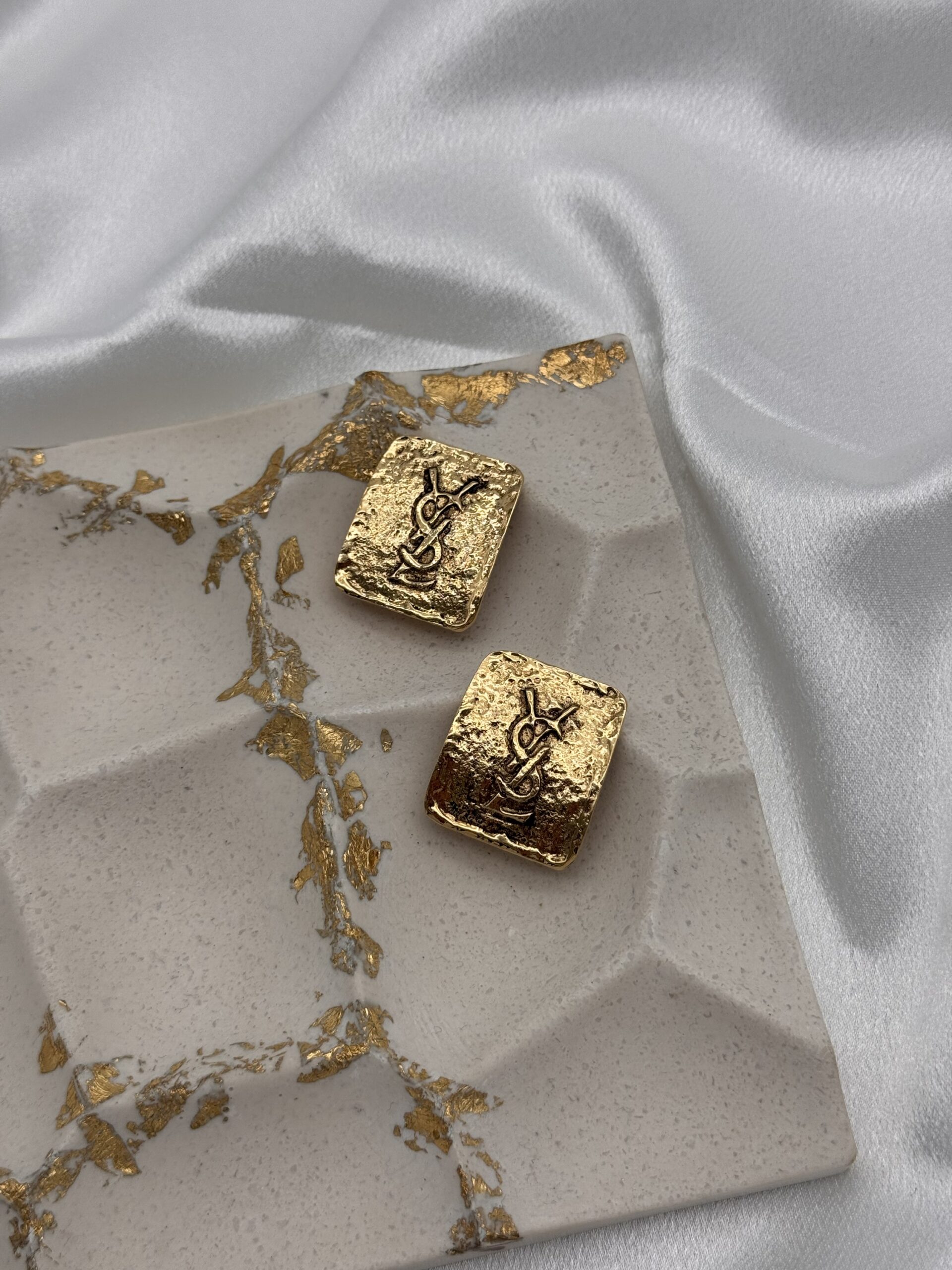 Spektakularne klipsy YSL Yves Saint Laurent - obrazek 6