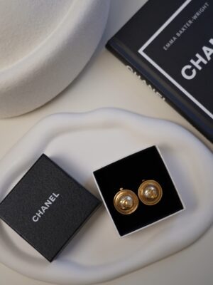 Klipsy Chanel CC z perłą