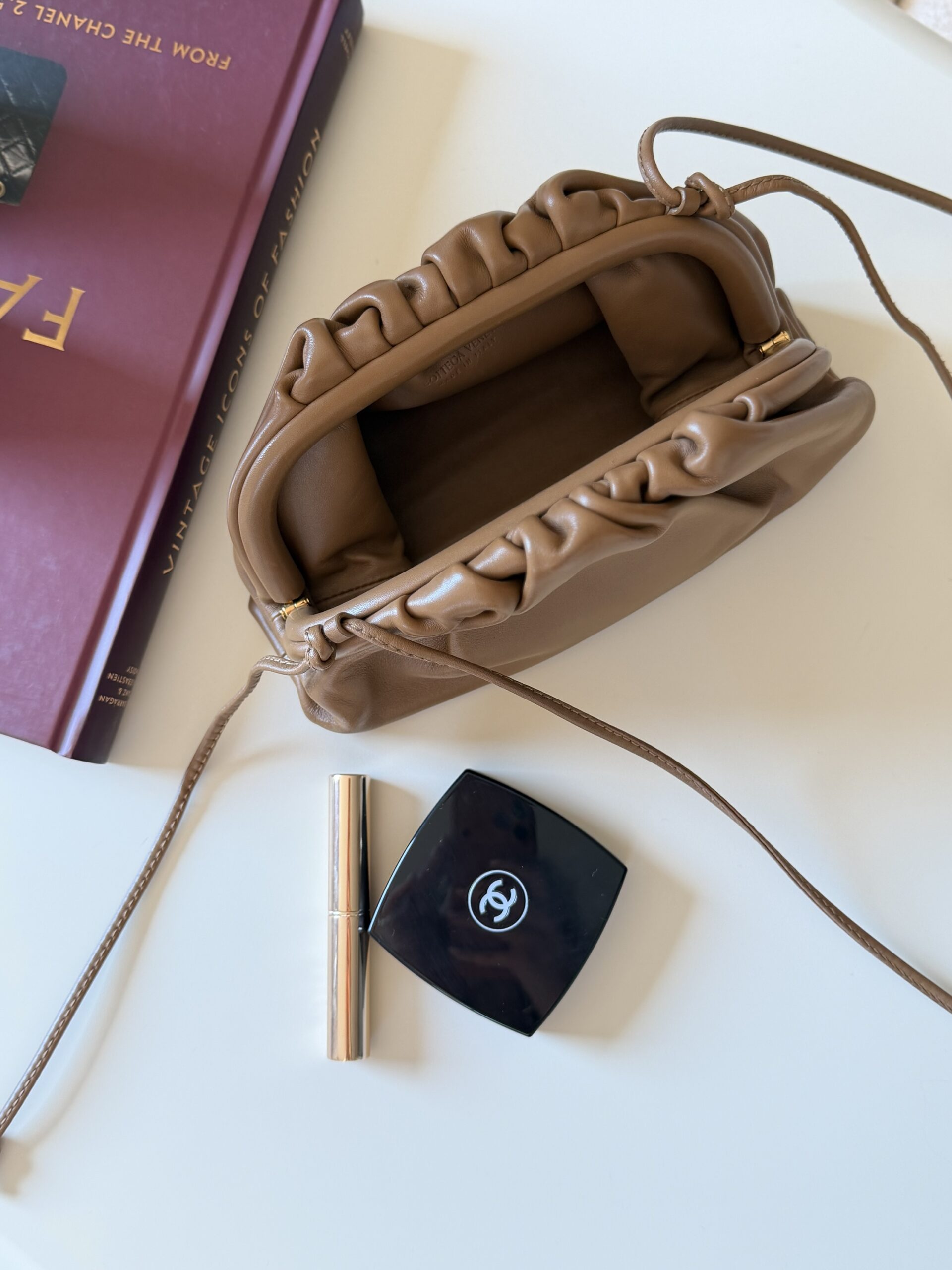 Bottega Veneta Mini Clutch Bag - obrazek 13