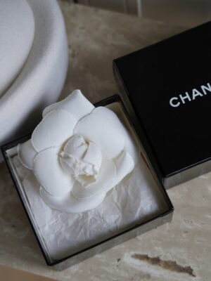 Broszka Chanel Camellia