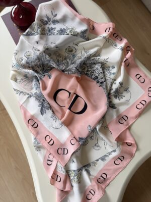 Jedwabna apaszka Christian Dior pudrowy róż