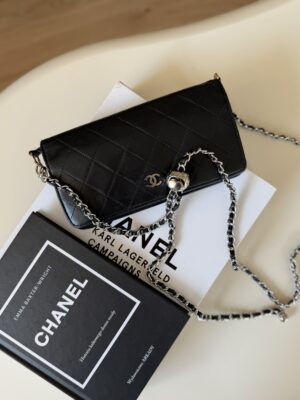 WOC Wallet On Chain srebrne logo CC Chanel