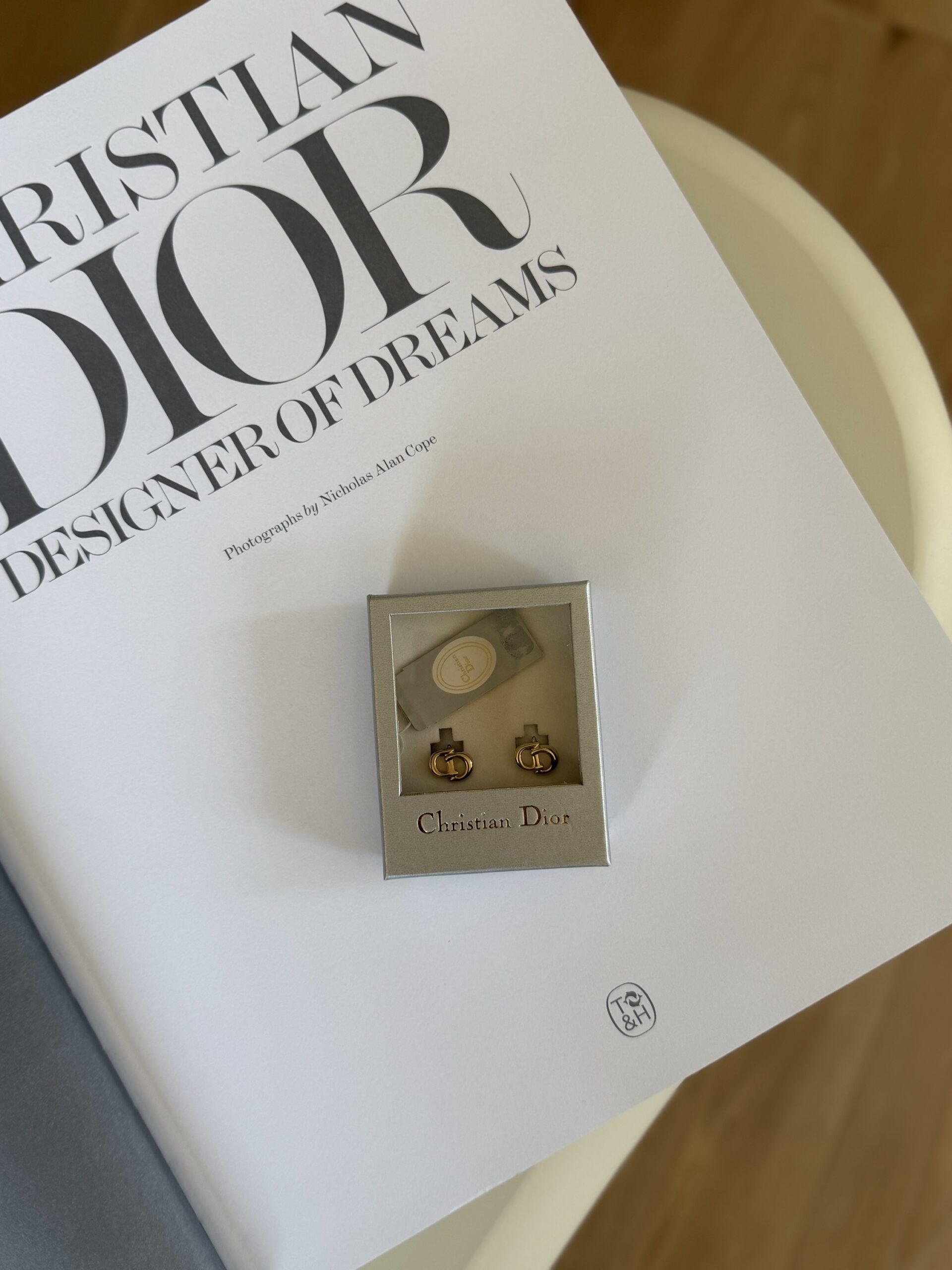 Klasyczne delikatne klipsy Christian Dior CD