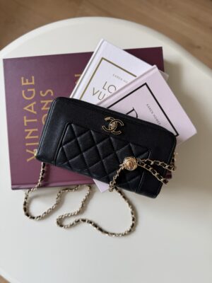 Portfel na łańcuszku Chanel WOC Turnlock