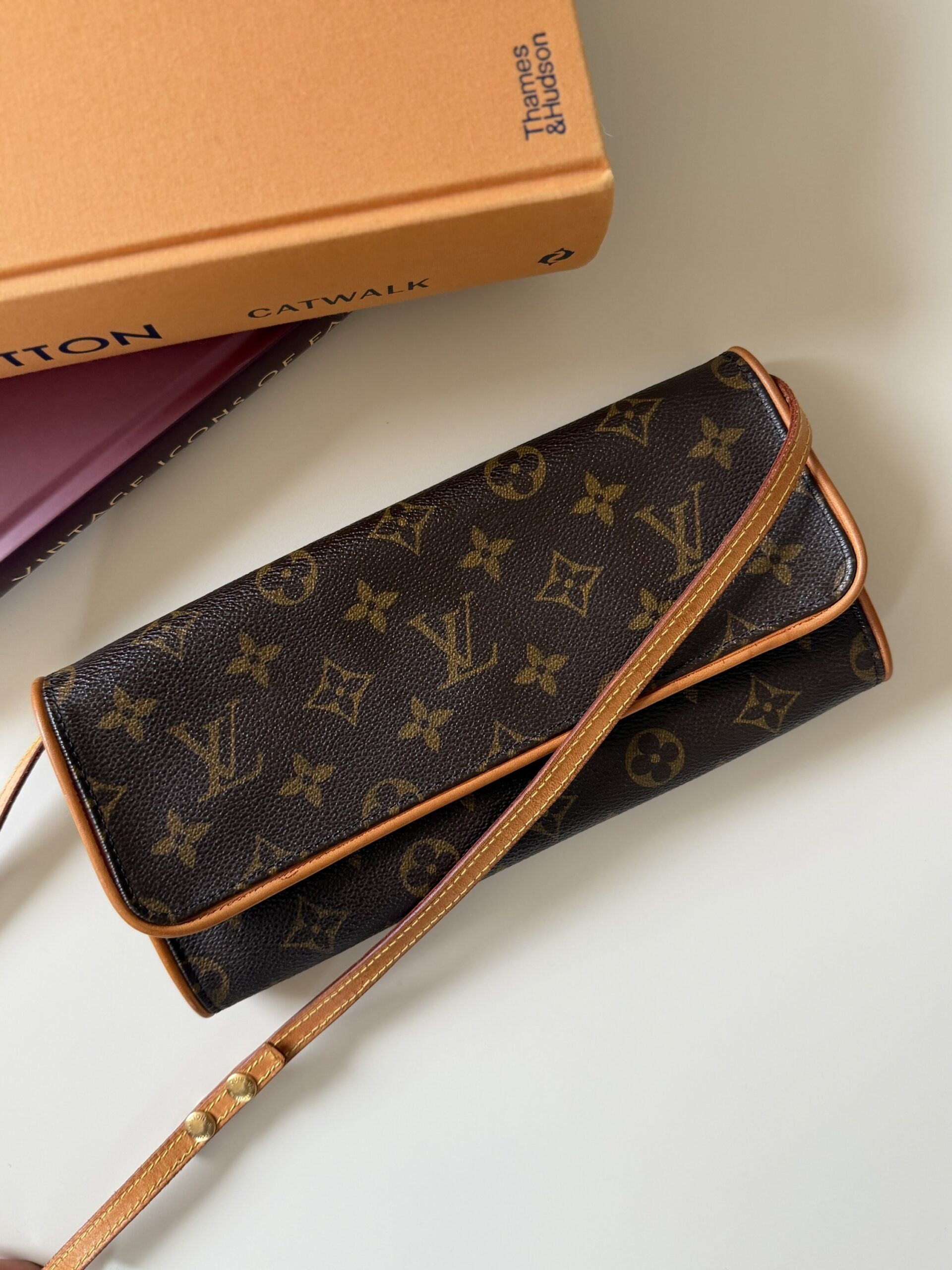 Louis Vuitton Pochette Twin GM - obrazek 7