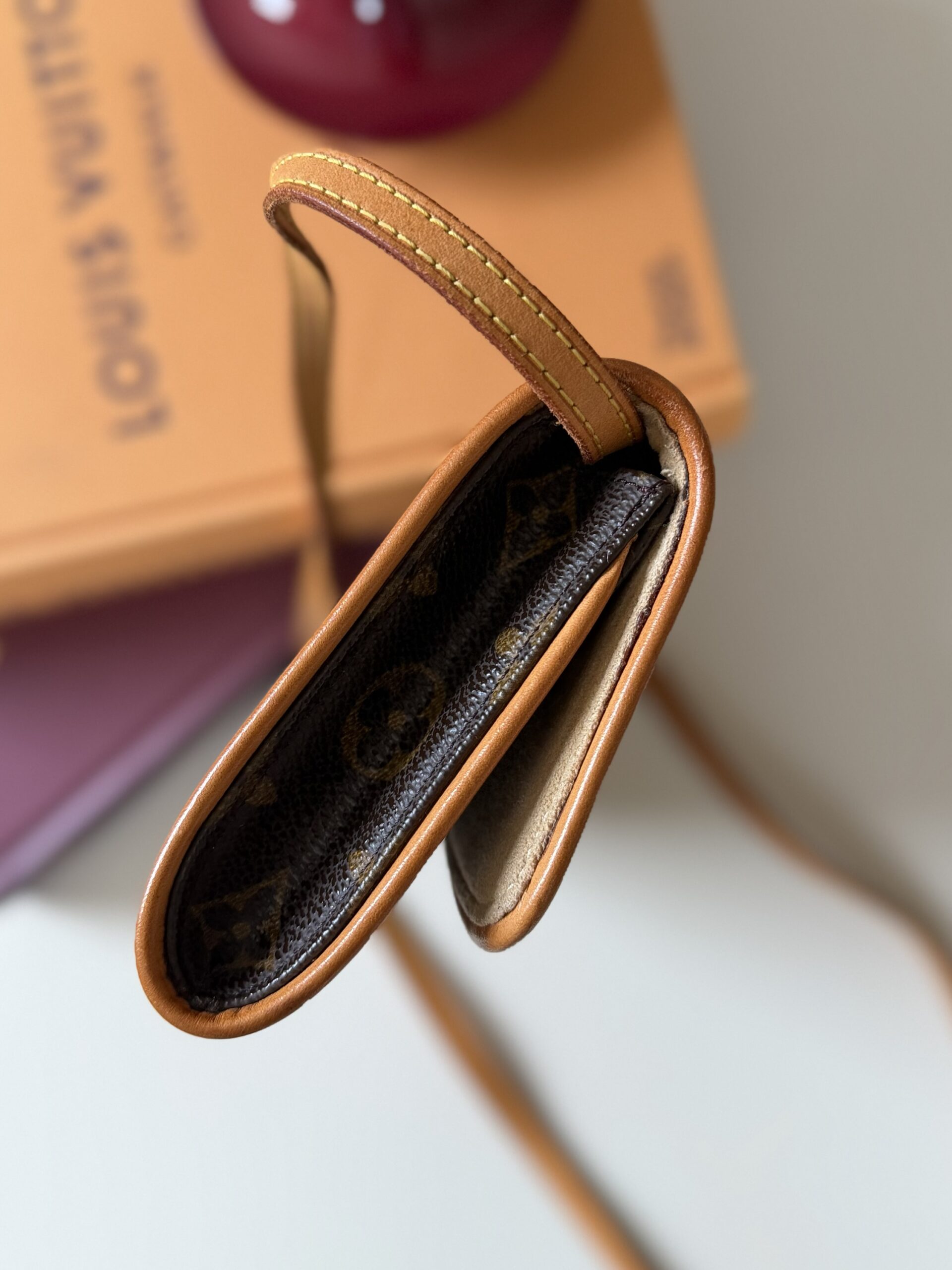 Louis Vuitton Pochette Twin GM - obrazek 11