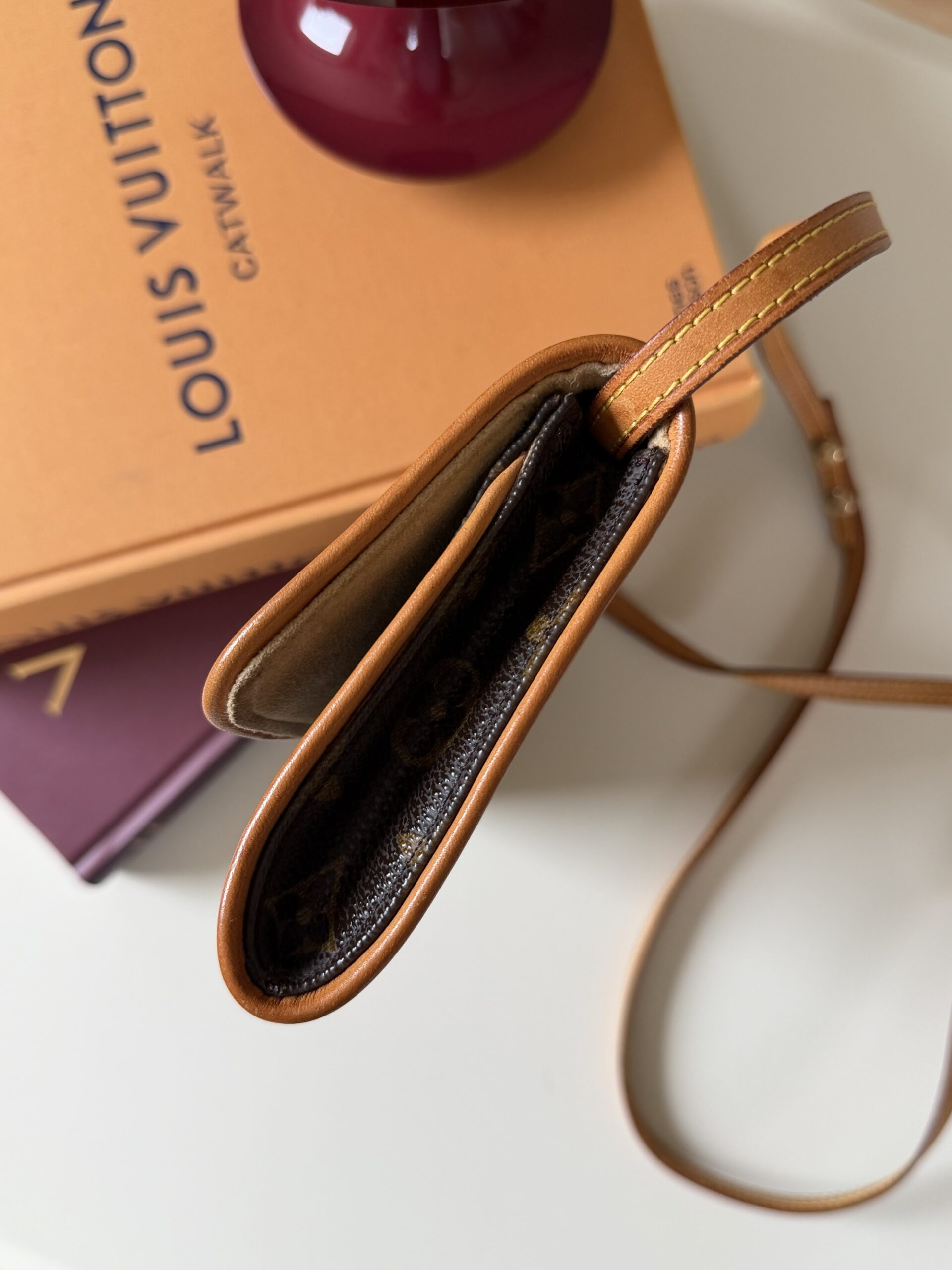 Louis Vuitton Pochette Twin GM - obrazek 12