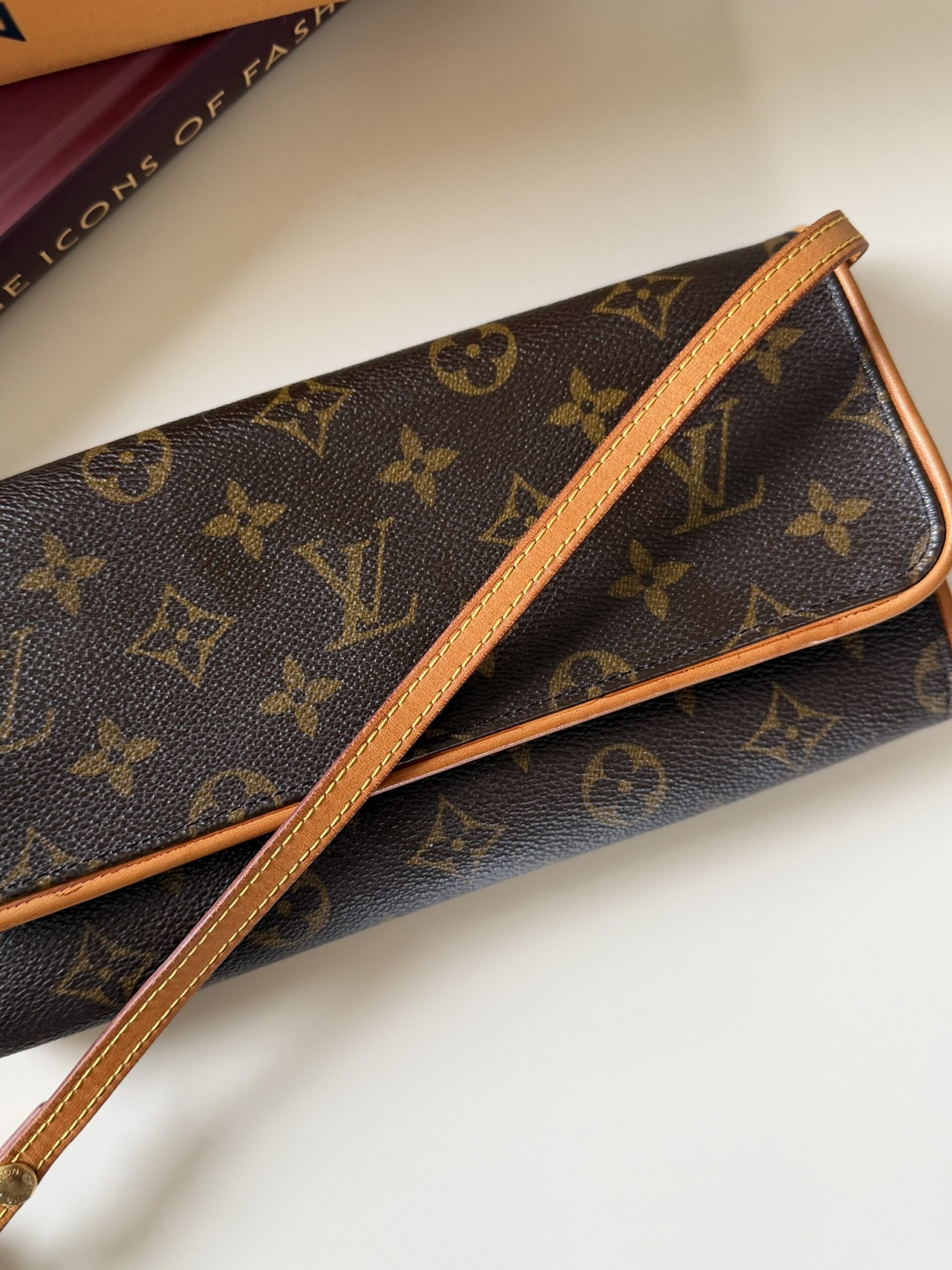 Louis Vuitton Pochette Twin GM - obrazek 17