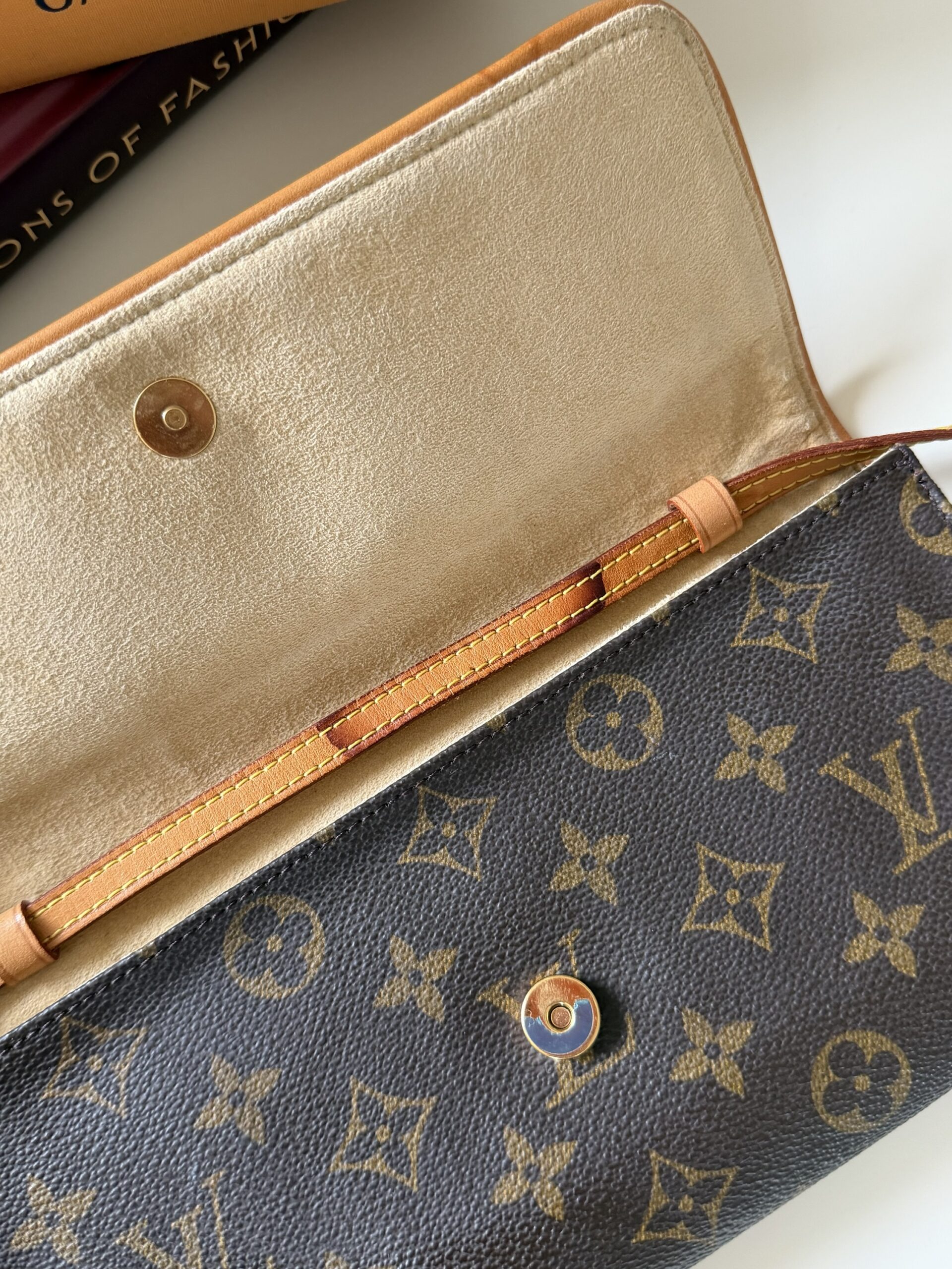 Louis Vuitton Pochette Twin GM - obrazek 19