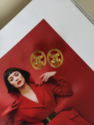 Duże owalne klipsy Chanel CC