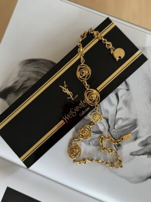 Naszyjnik kolia w róże YSL Yves Saint Laurent