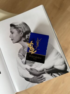 Rzadka broszka YSL Yves Saint Laurent (młotkowana faktura)