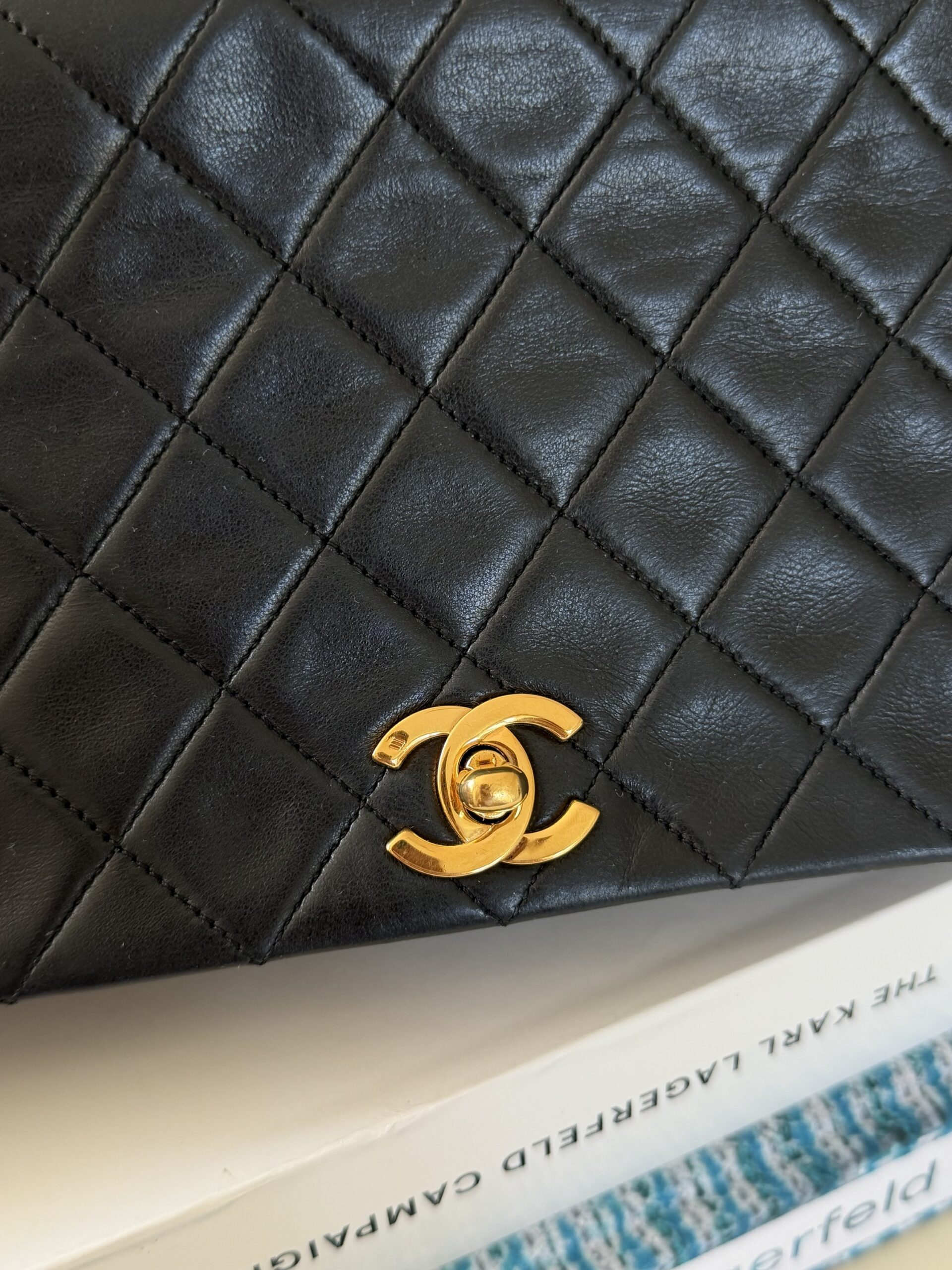 Chanel Full Flap Turnlock Bag 2011 - obrazek 23