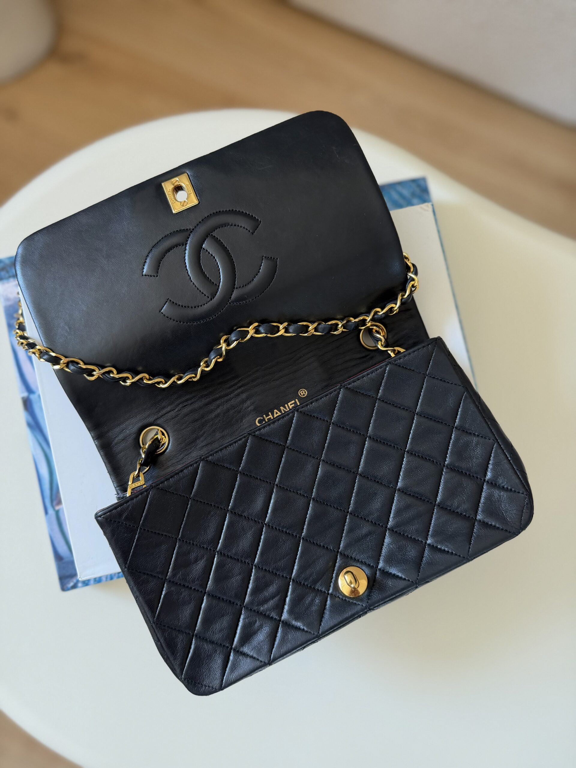 Chanel Full Flap Turnlock Bag 2011 - obrazek 28