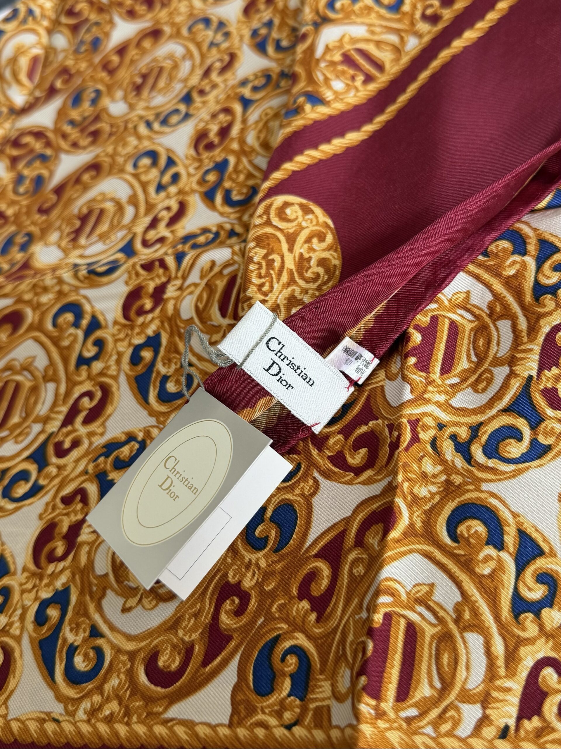 Jedwabna apaszka Christian Dior z oryginalnym opakowaniem i metką - obrazek 10