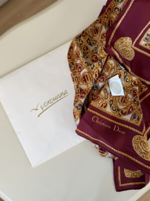 Jedwabna apaszka Christian Dior z oryginalnym opakowaniem i metką