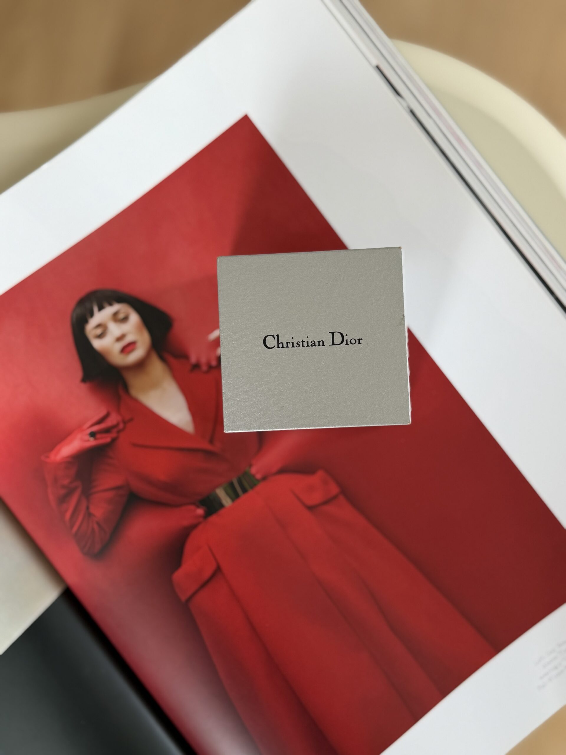 Klasyczna broszka Dior CD z pudełkiem - obrazek 2
