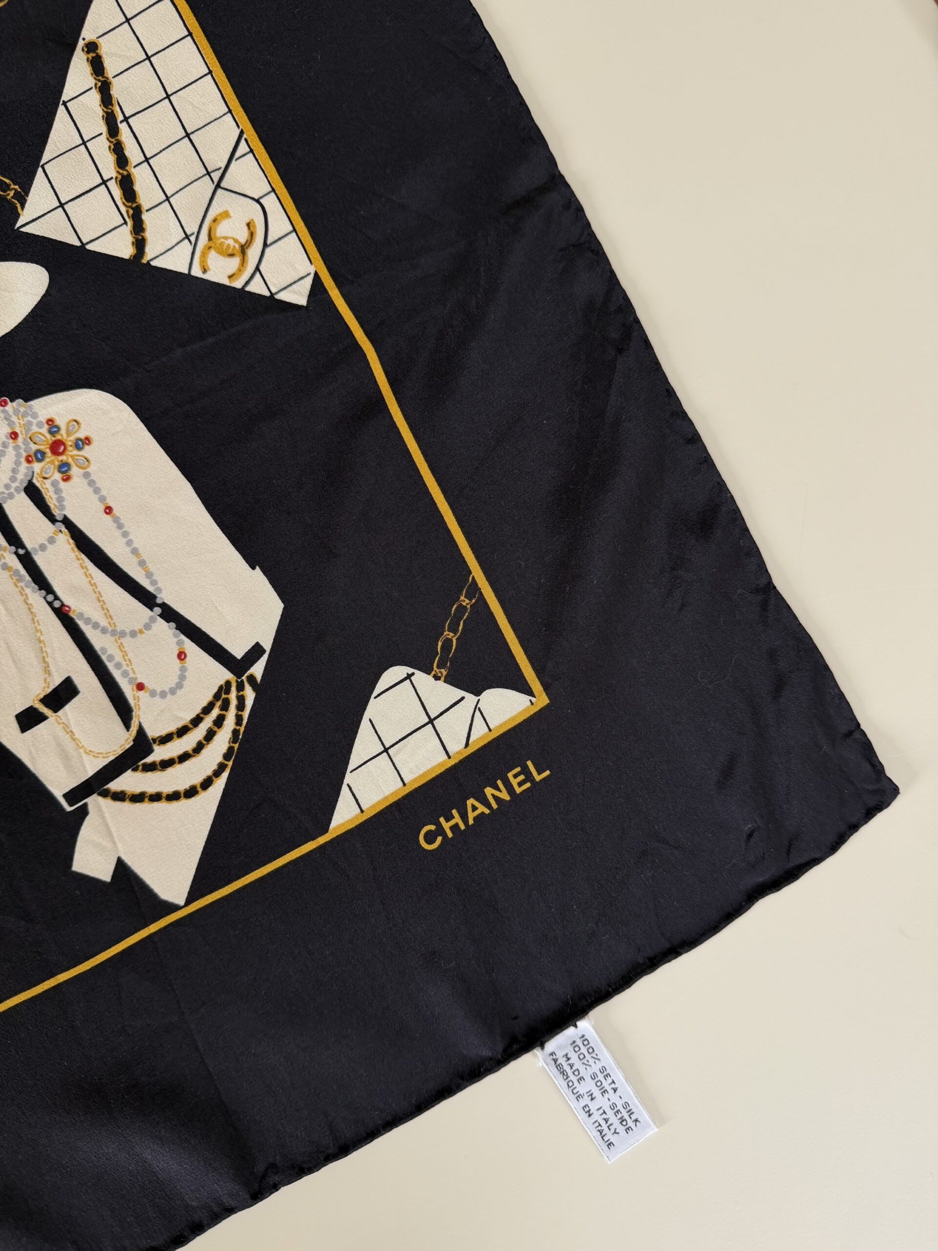 Jedwabna apaszka Chanel Double Flap - obrazek 7