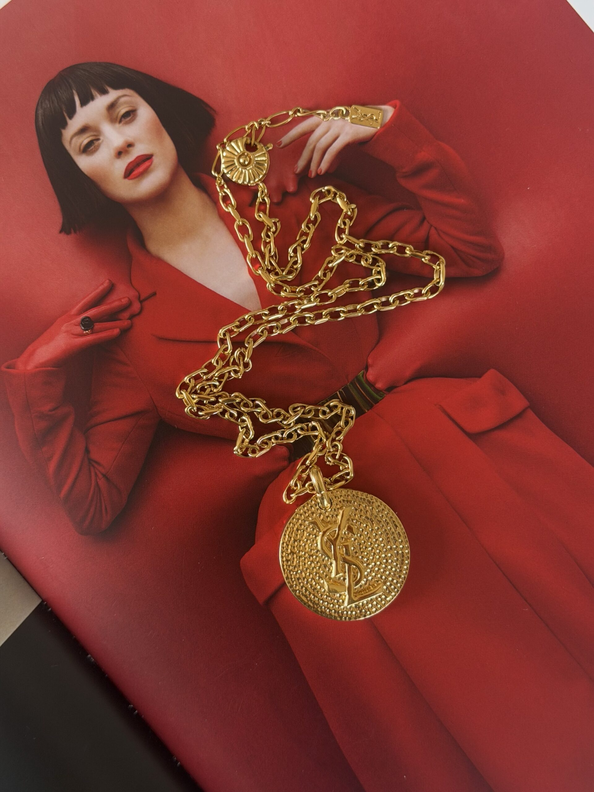 Spektakularny naszyjnik z logo YSL Yves Saint Laurent