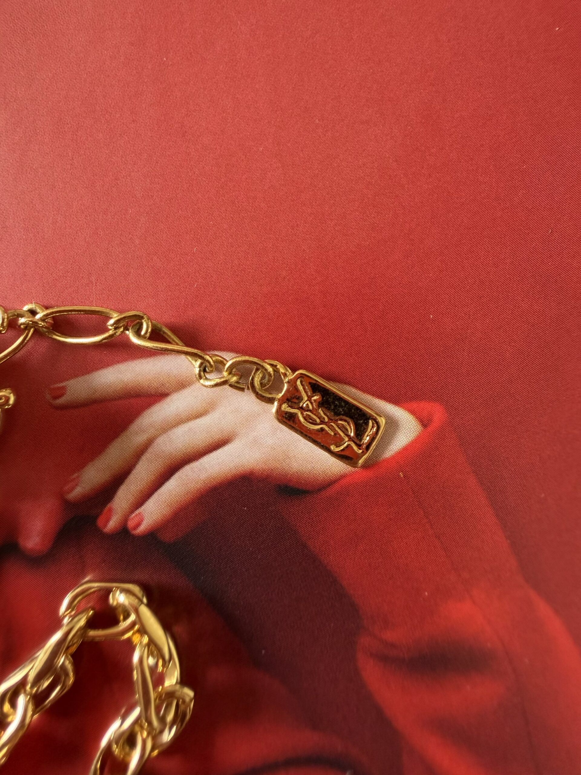 Spektakularny naszyjnik z logo YSL Yves Saint Laurent - obrazek 4