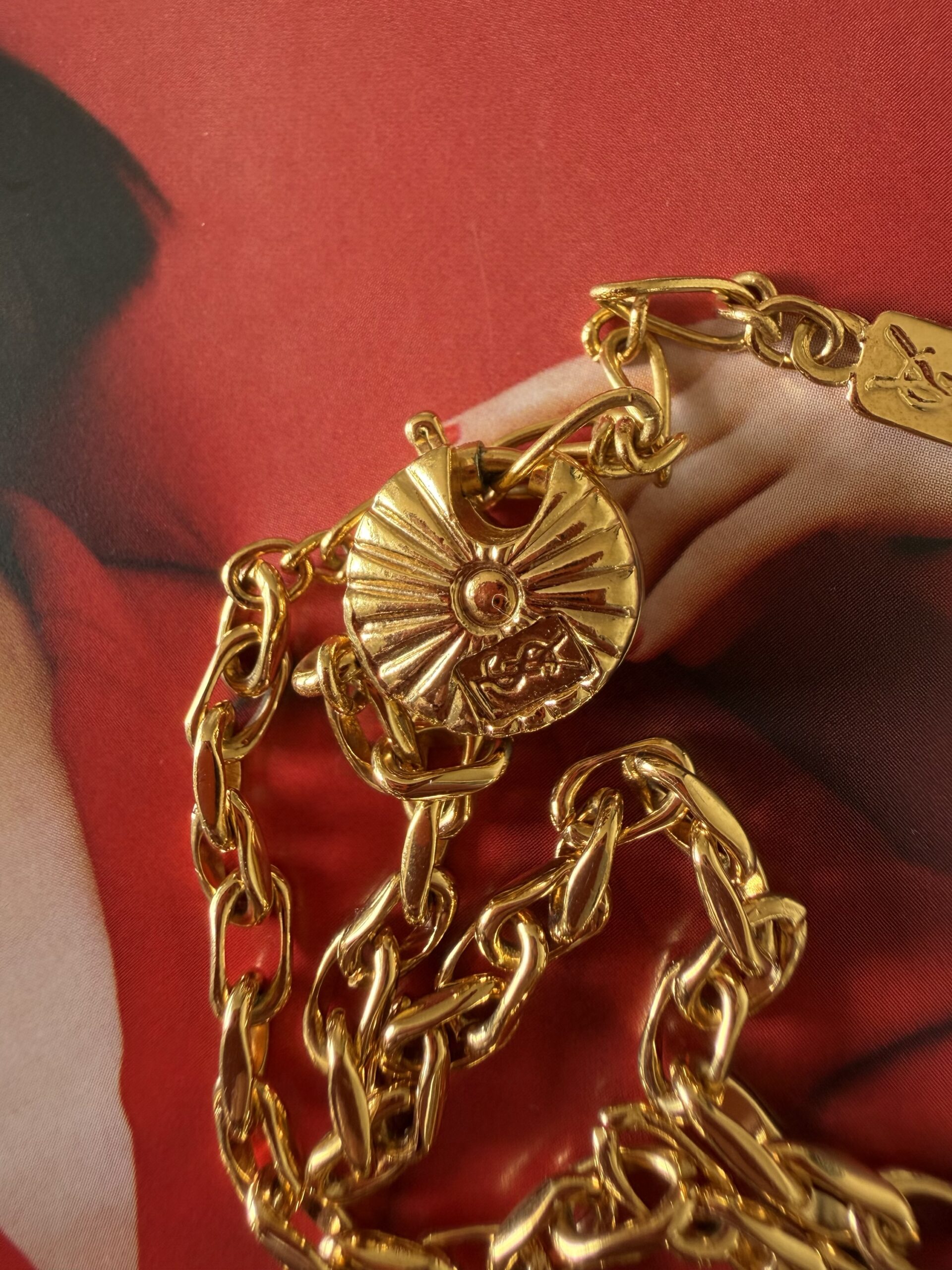 Spektakularny naszyjnik z logo YSL Yves Saint Laurent - obrazek 5