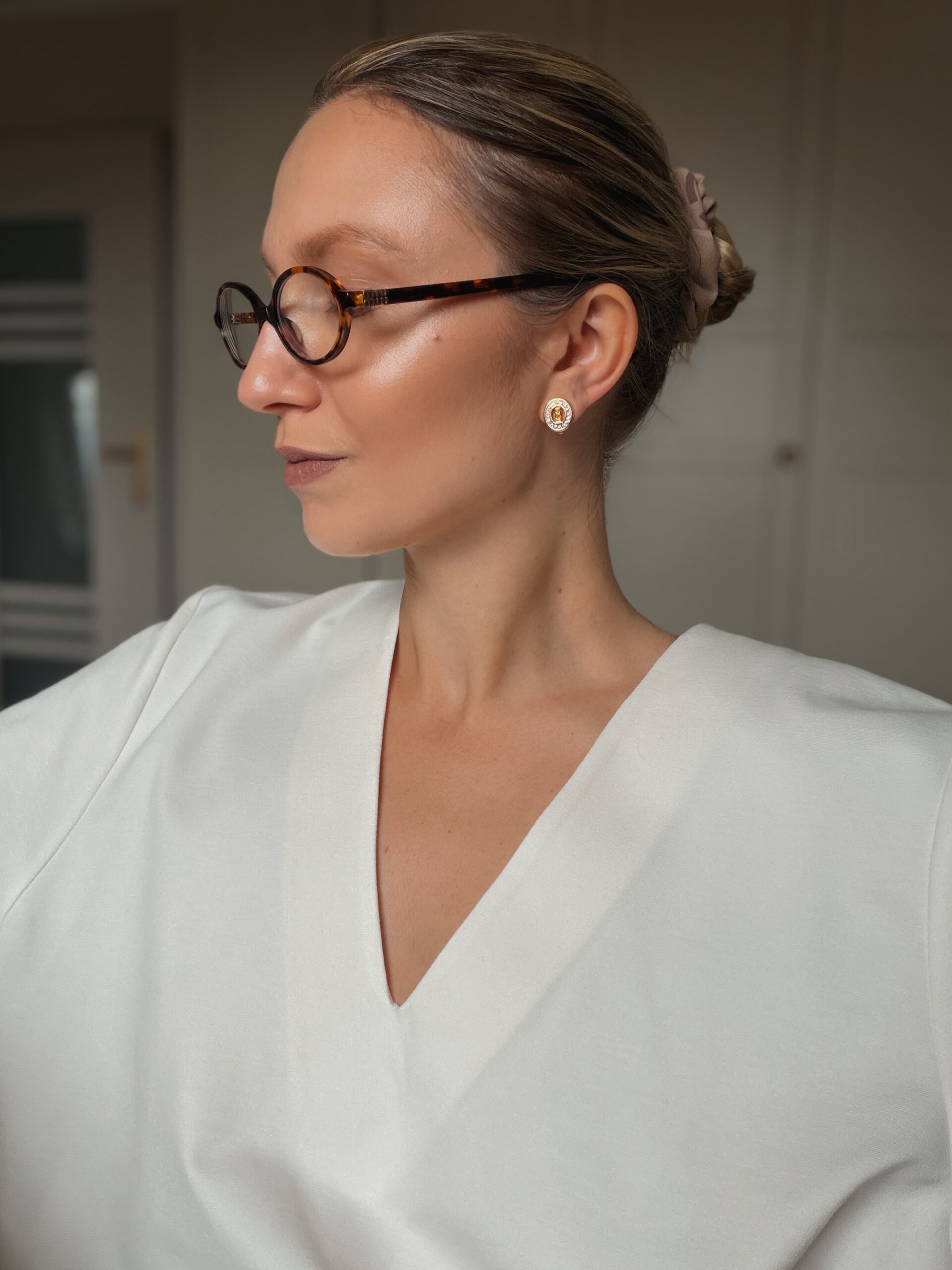 Delikatne klipsy YSL Yves Saint Laurent z kryształkami i logo - obrazek 9