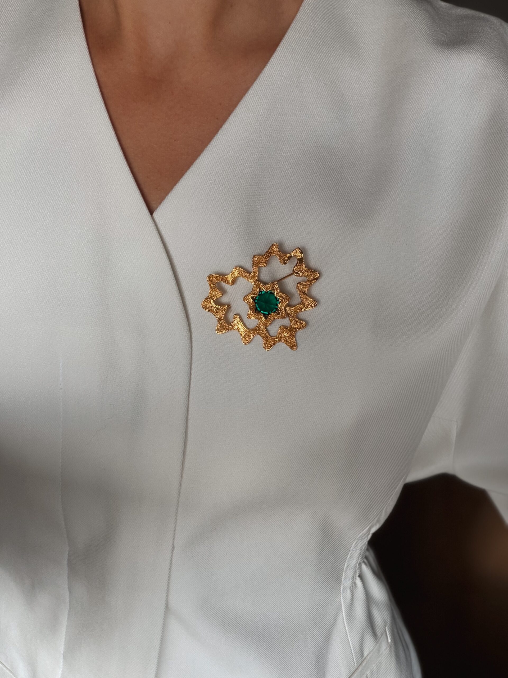 Broszka YSL Yves Saint Laurent z zielonym oczkiem - obrazek 8
