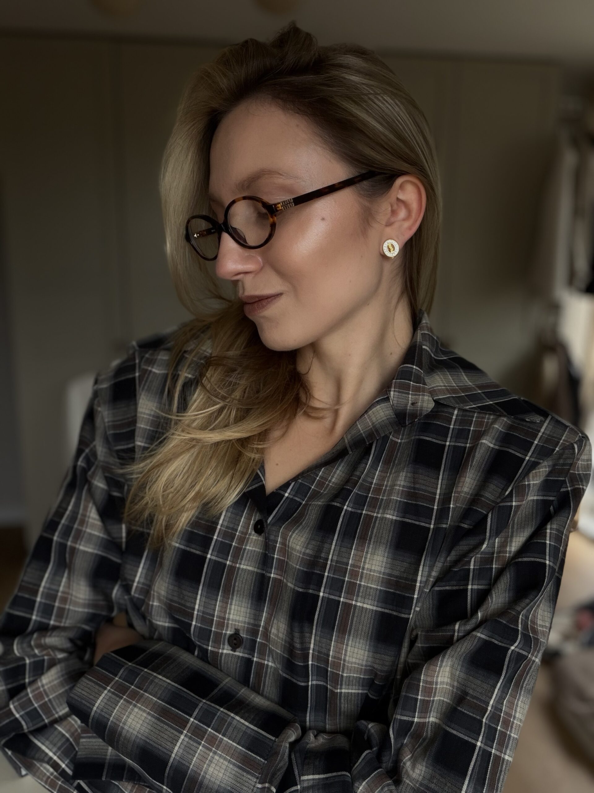 Delikatne klipsy YSL Yves Saint Laurent z kryształkami i logo - obrazek 10