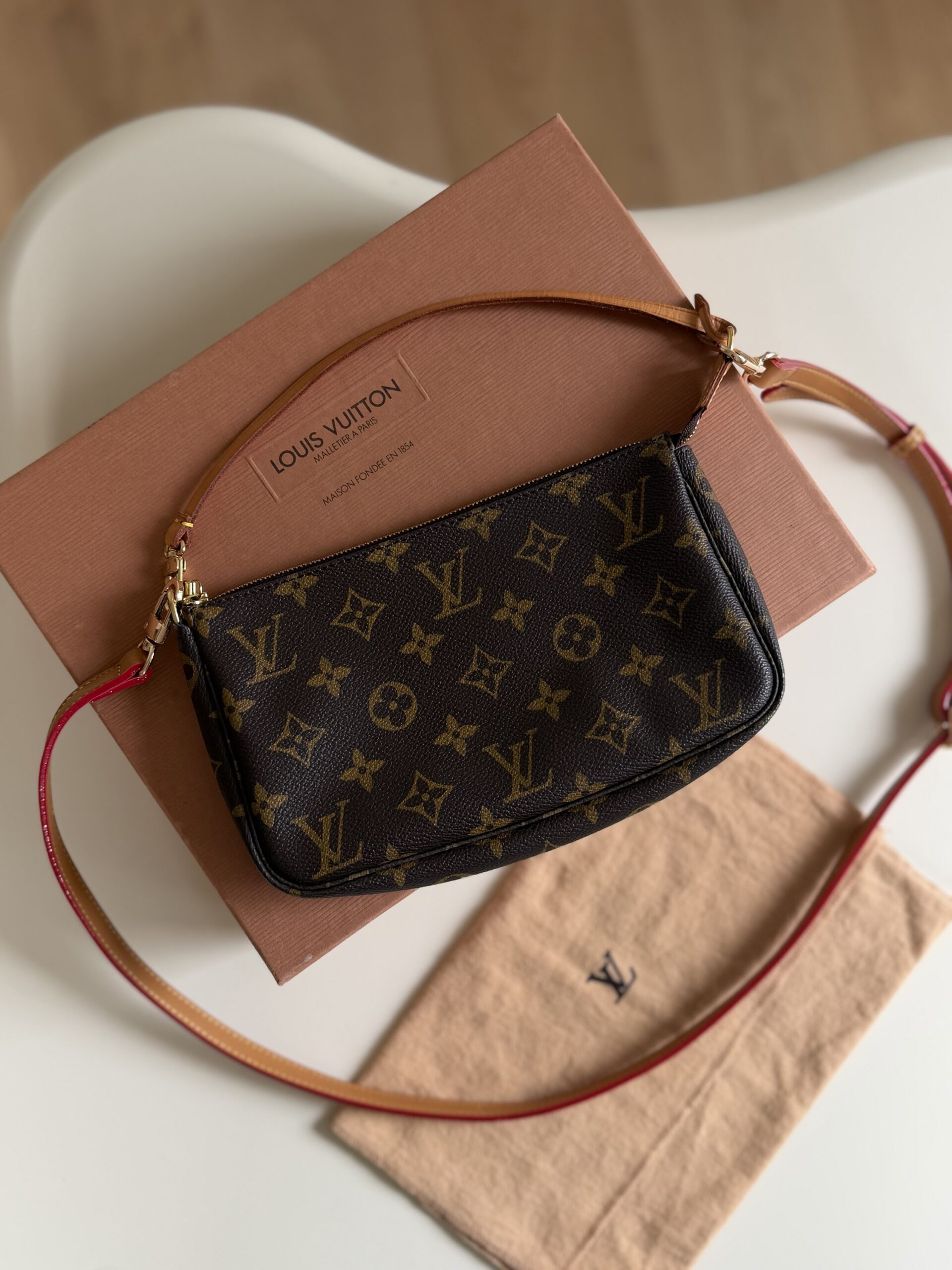 Louis Vuitton Monogram Pochette - obrazek 7