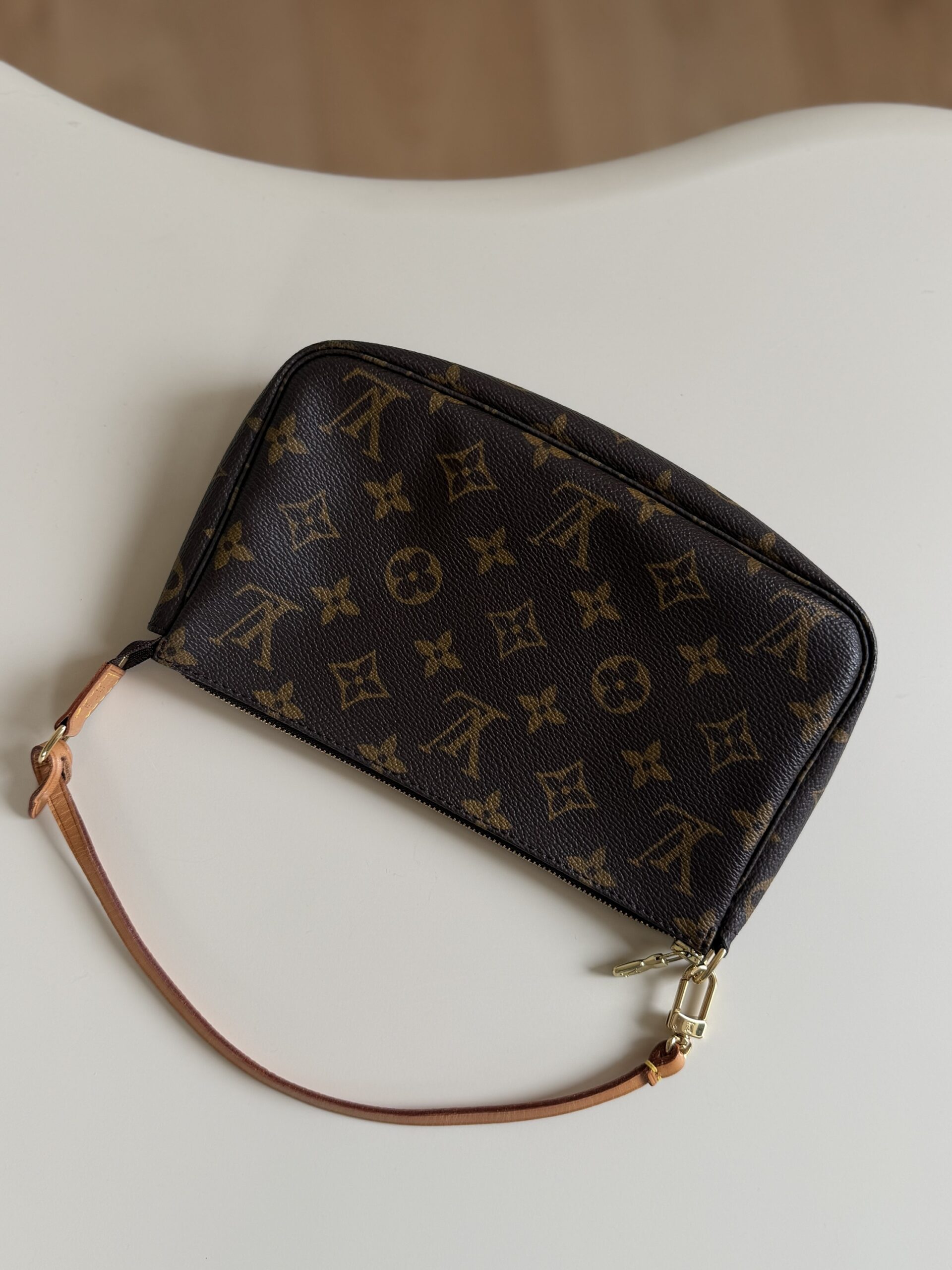 Louis Vuitton Monogram Pochette - obrazek 8