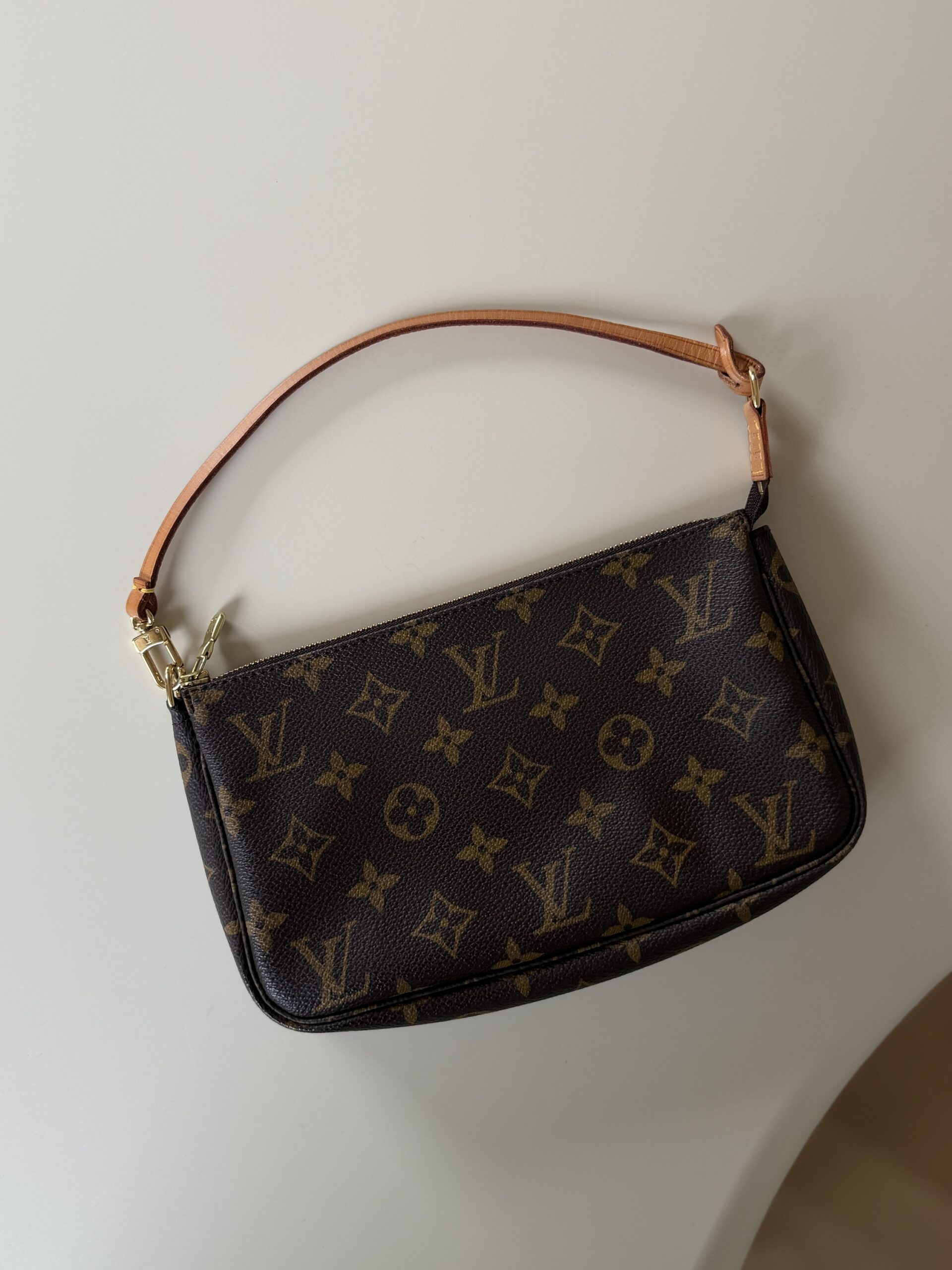 Louis Vuitton Monogram Pochette - obrazek 9