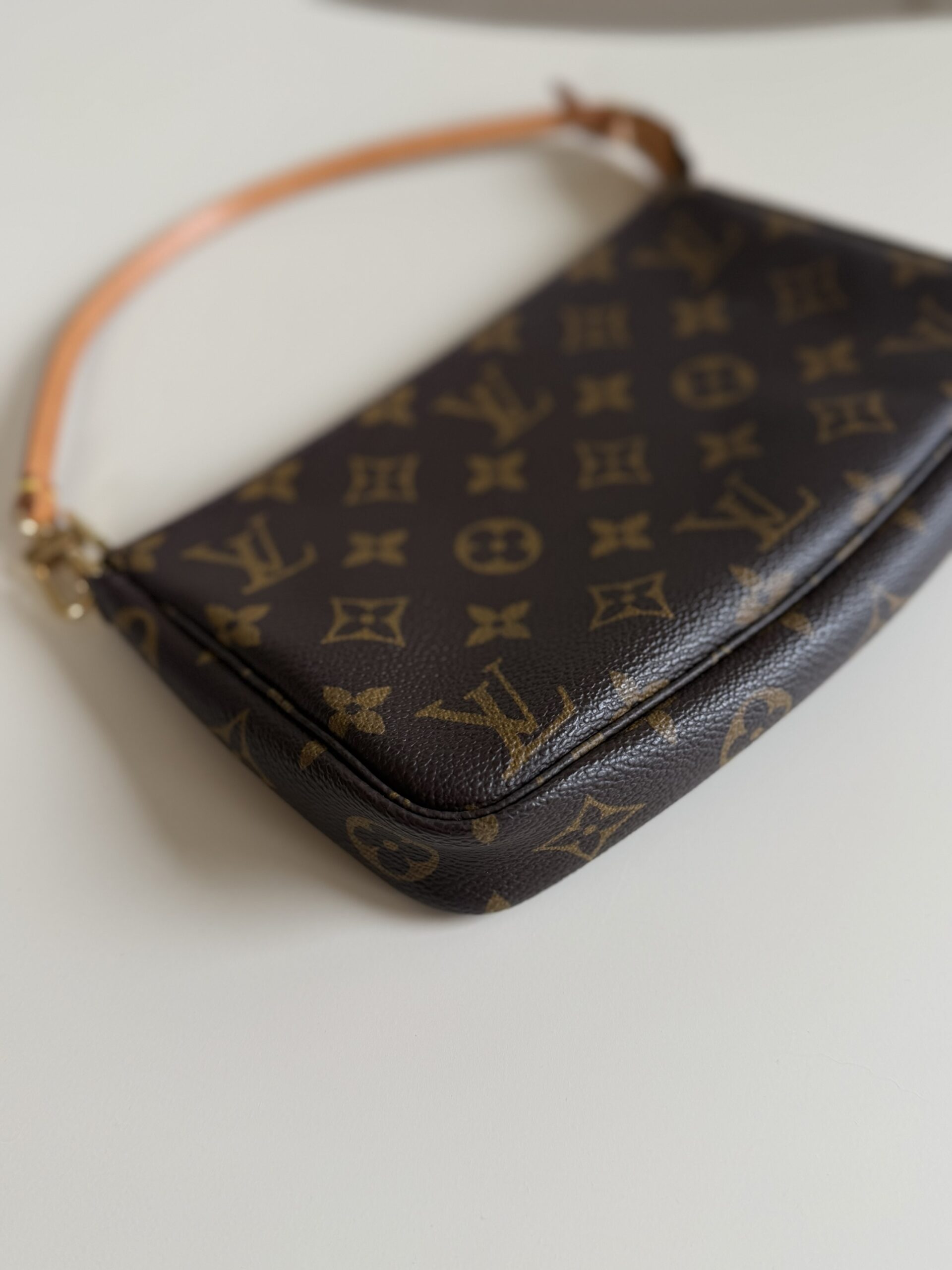 Louis Vuitton Monogram Pochette - obrazek 11