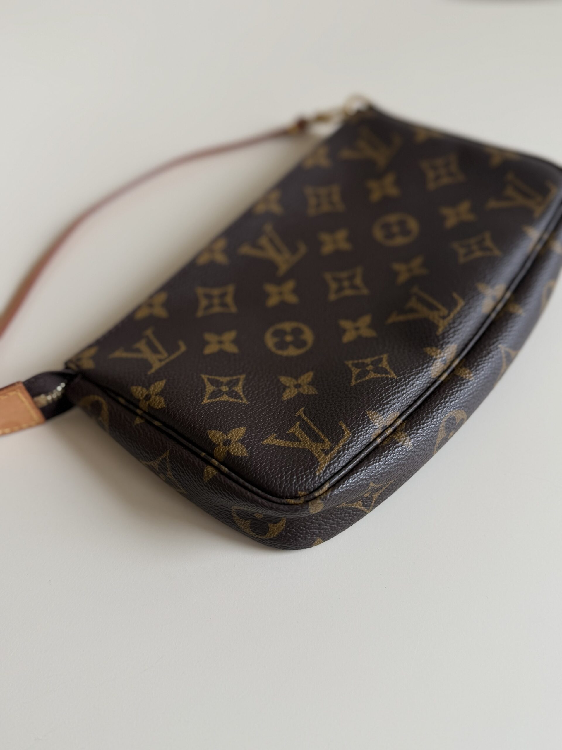Louis Vuitton Monogram Pochette - obrazek 13