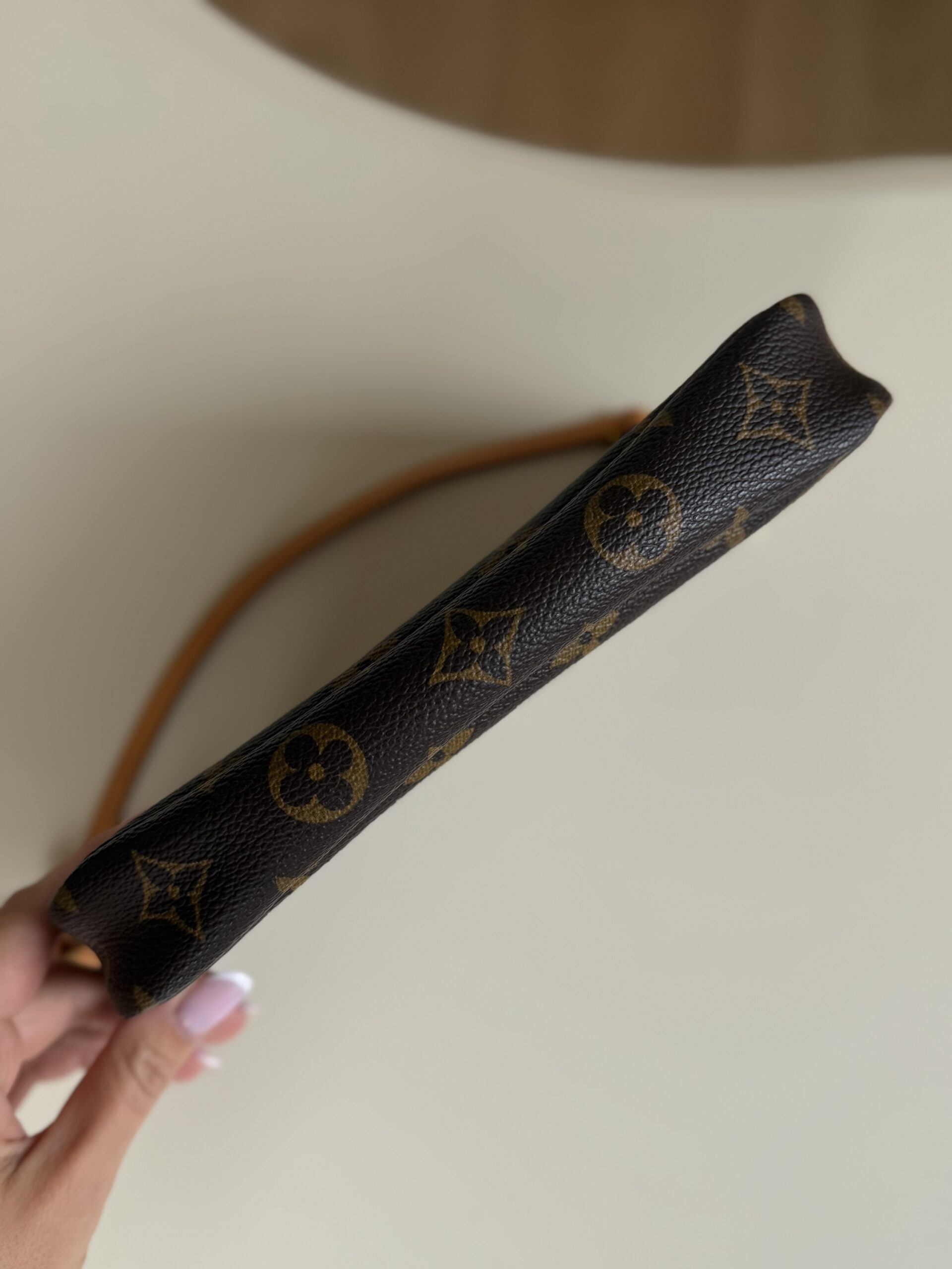 Louis Vuitton Monogram Pochette - obrazek 15