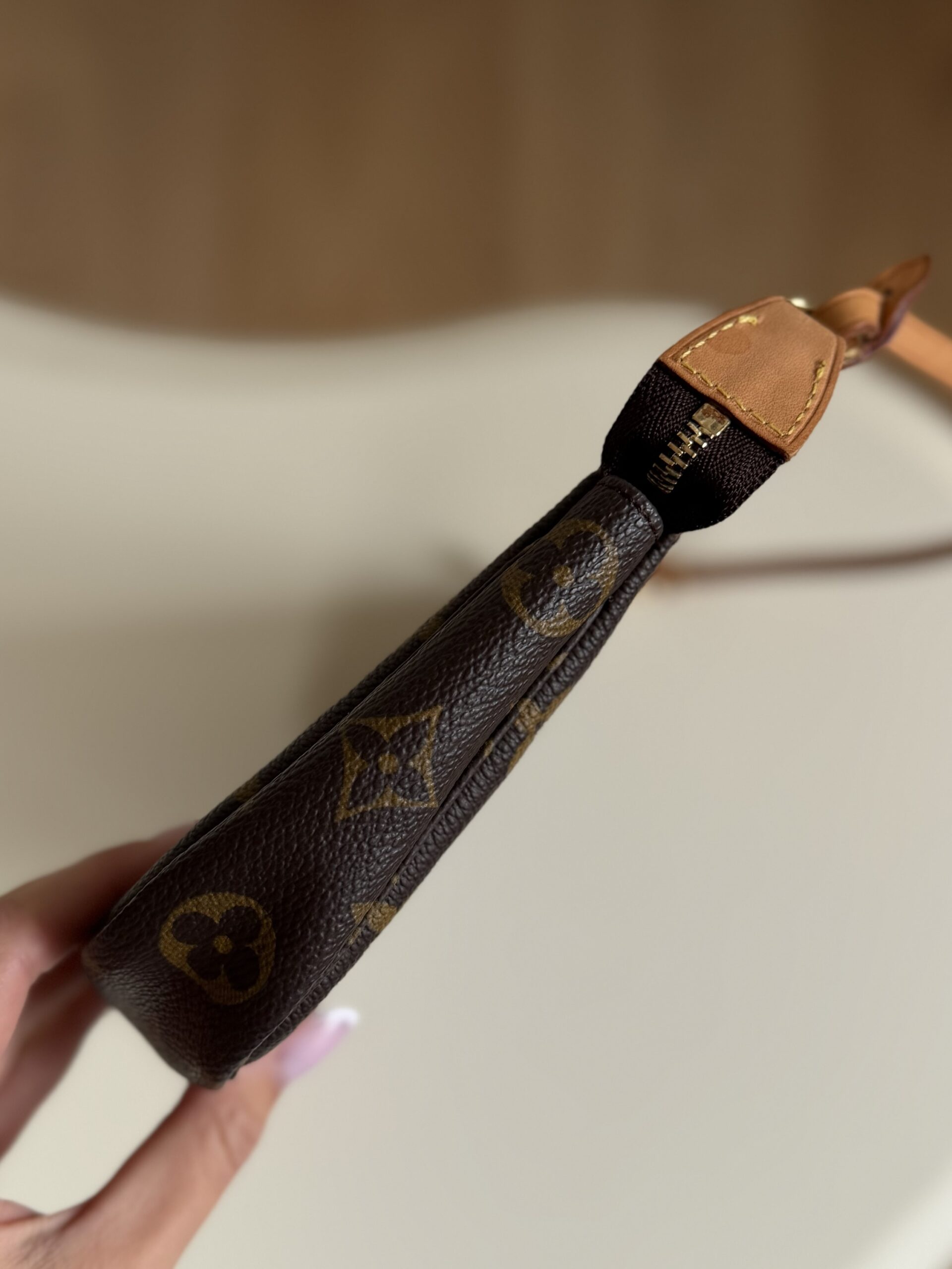Louis Vuitton Monogram Pochette - obrazek 16