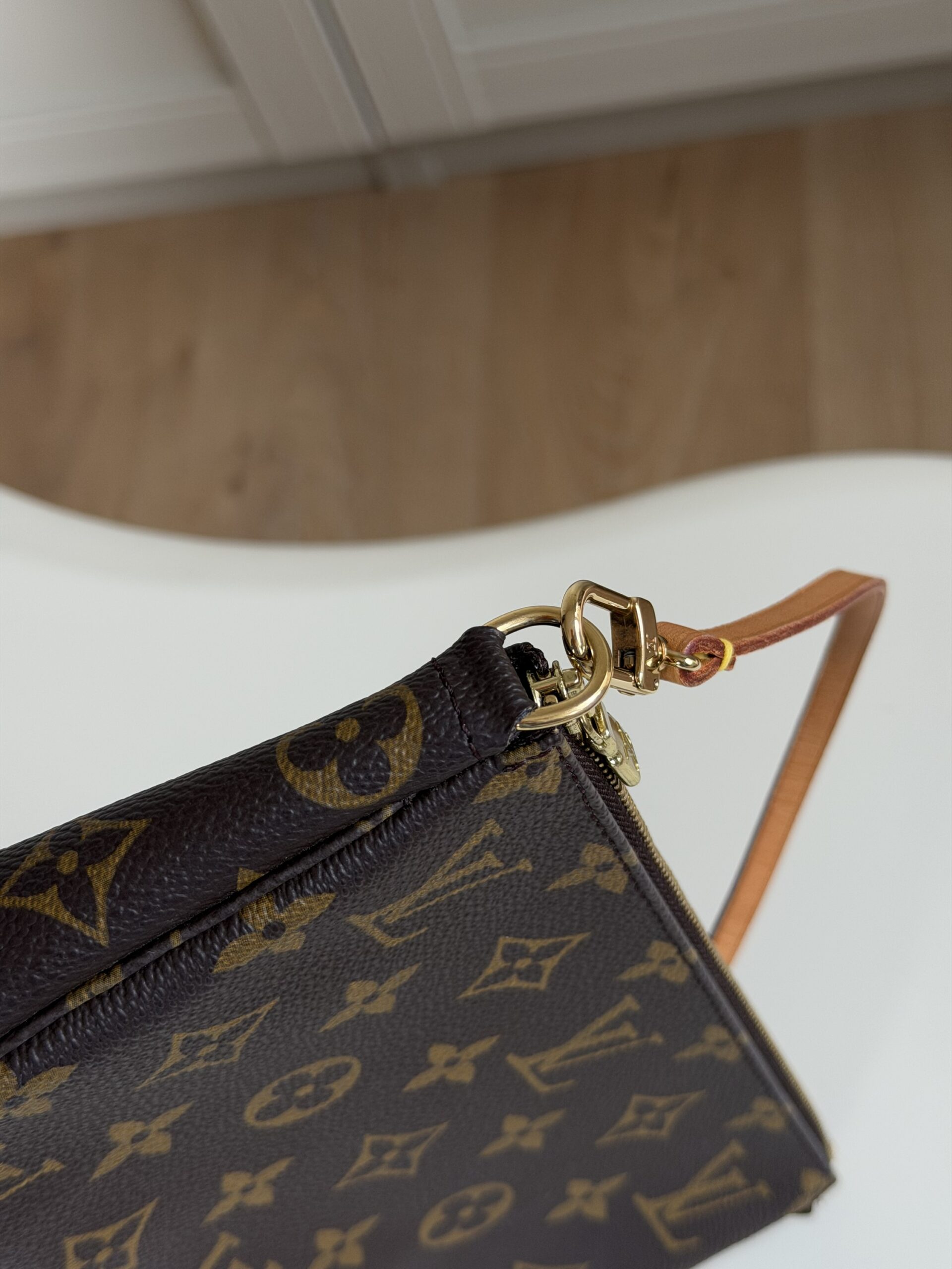 Louis Vuitton Monogram Pochette - obrazek 18