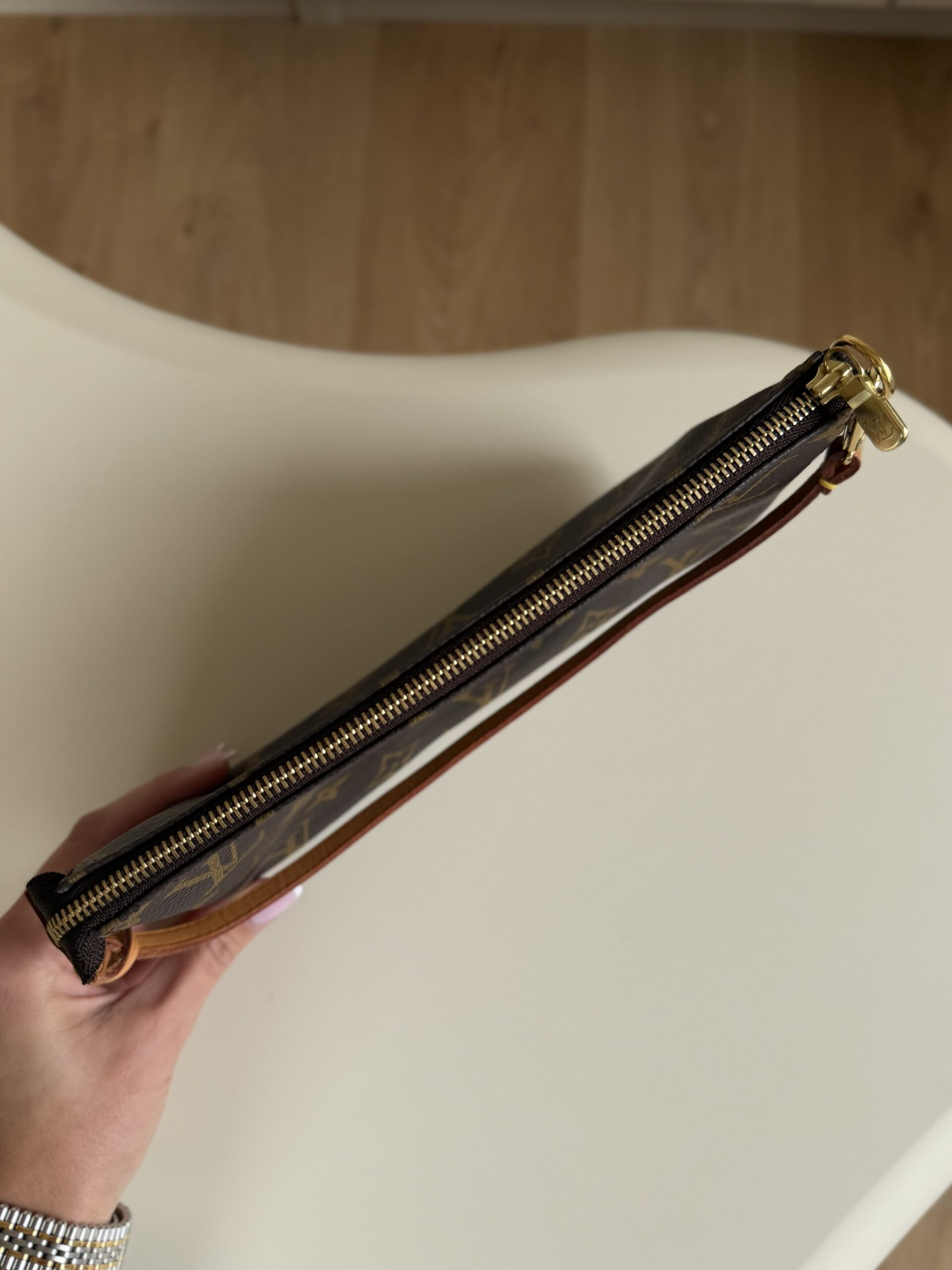 Louis Vuitton Monogram Pochette - obrazek 21