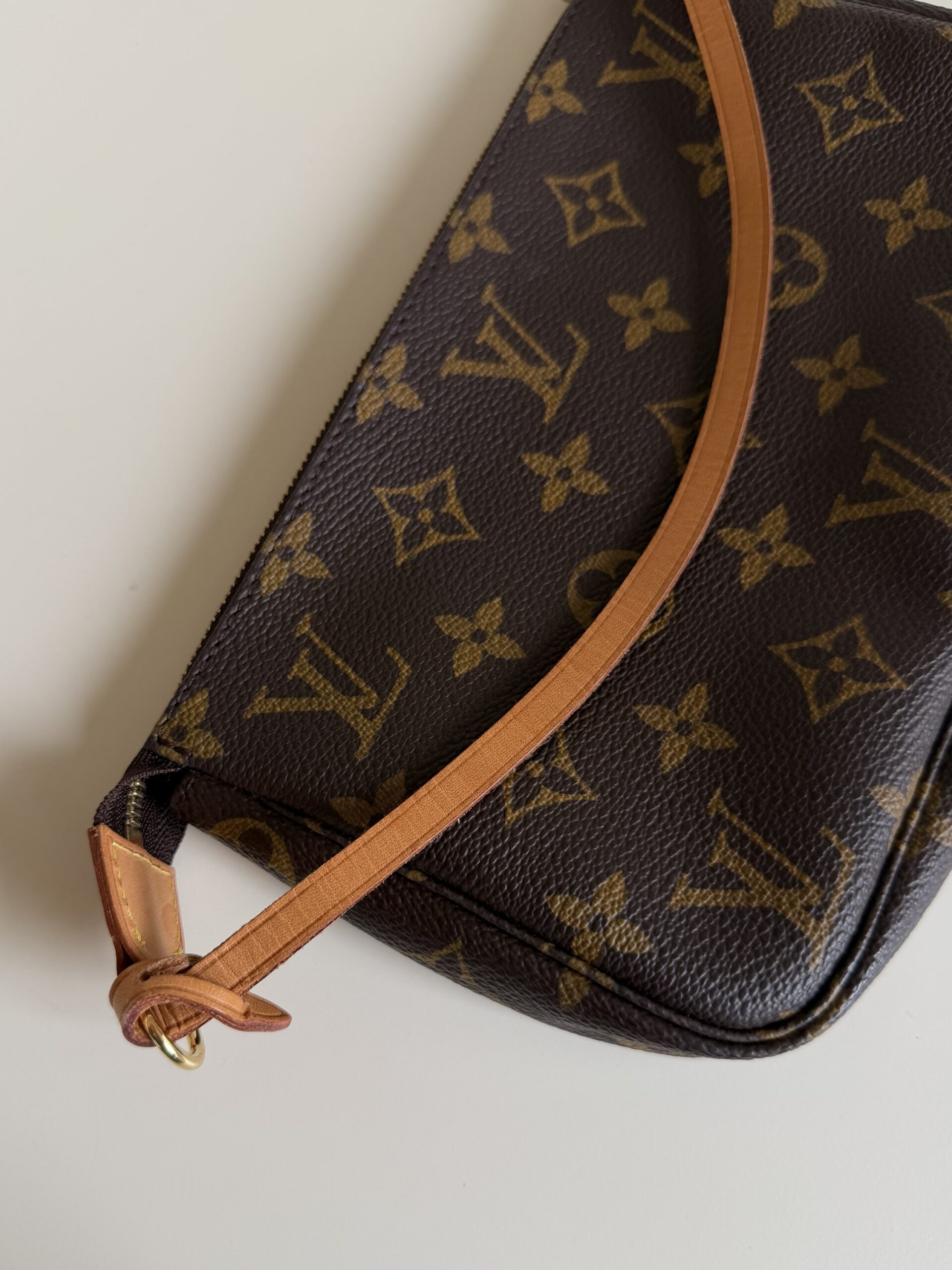 Louis Vuitton Monogram Pochette - obrazek 22