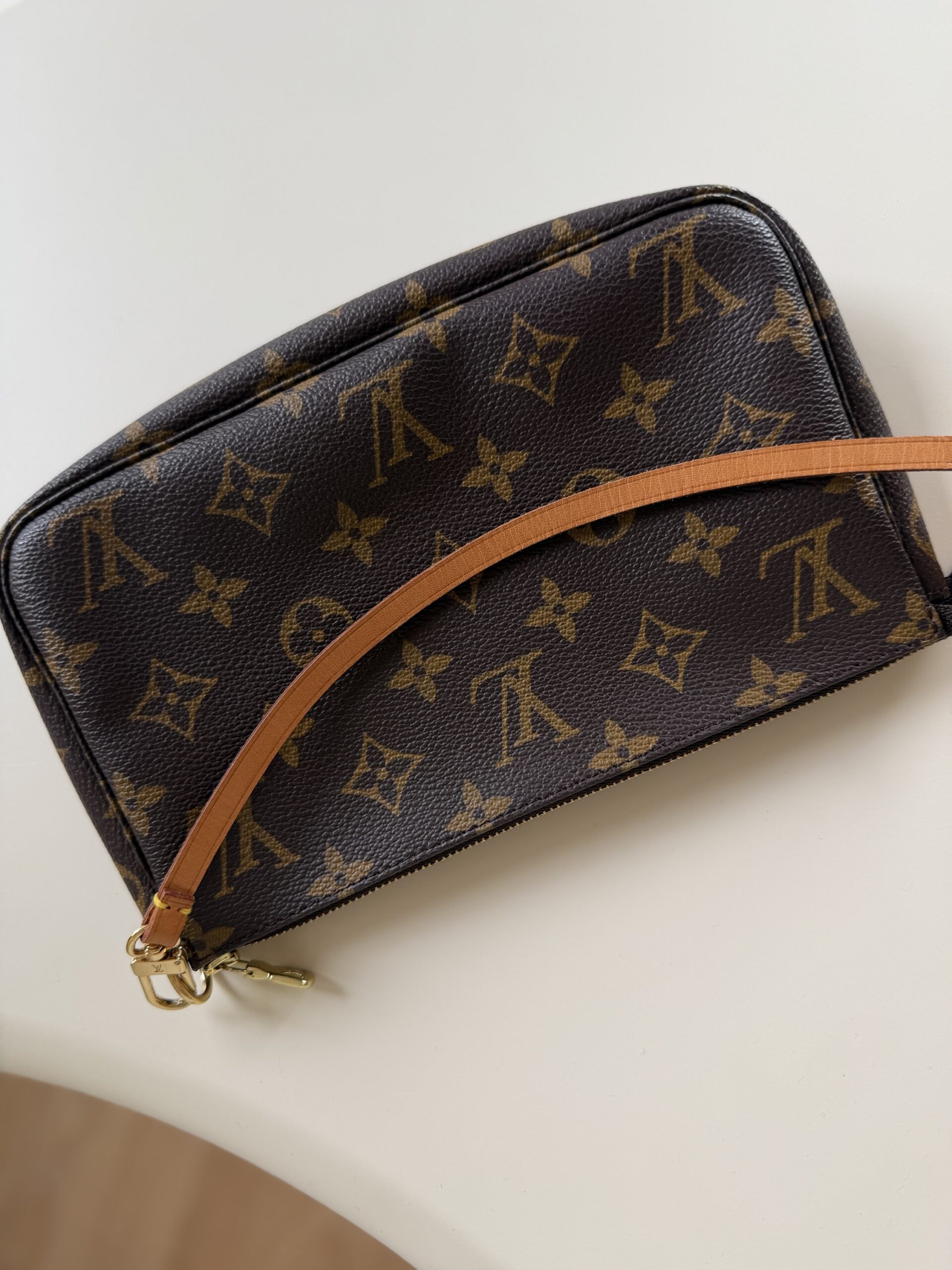 Louis Vuitton Monogram Pochette - obrazek 23