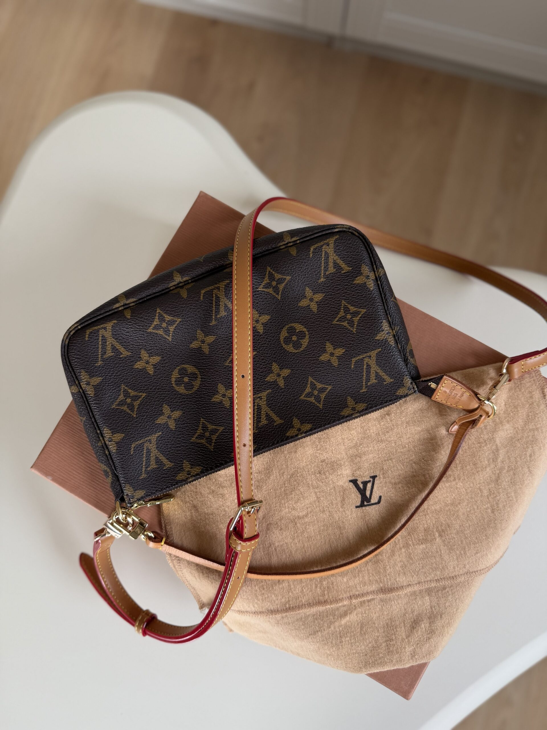 Louis Vuitton Monogram Pochette - obrazek 28
