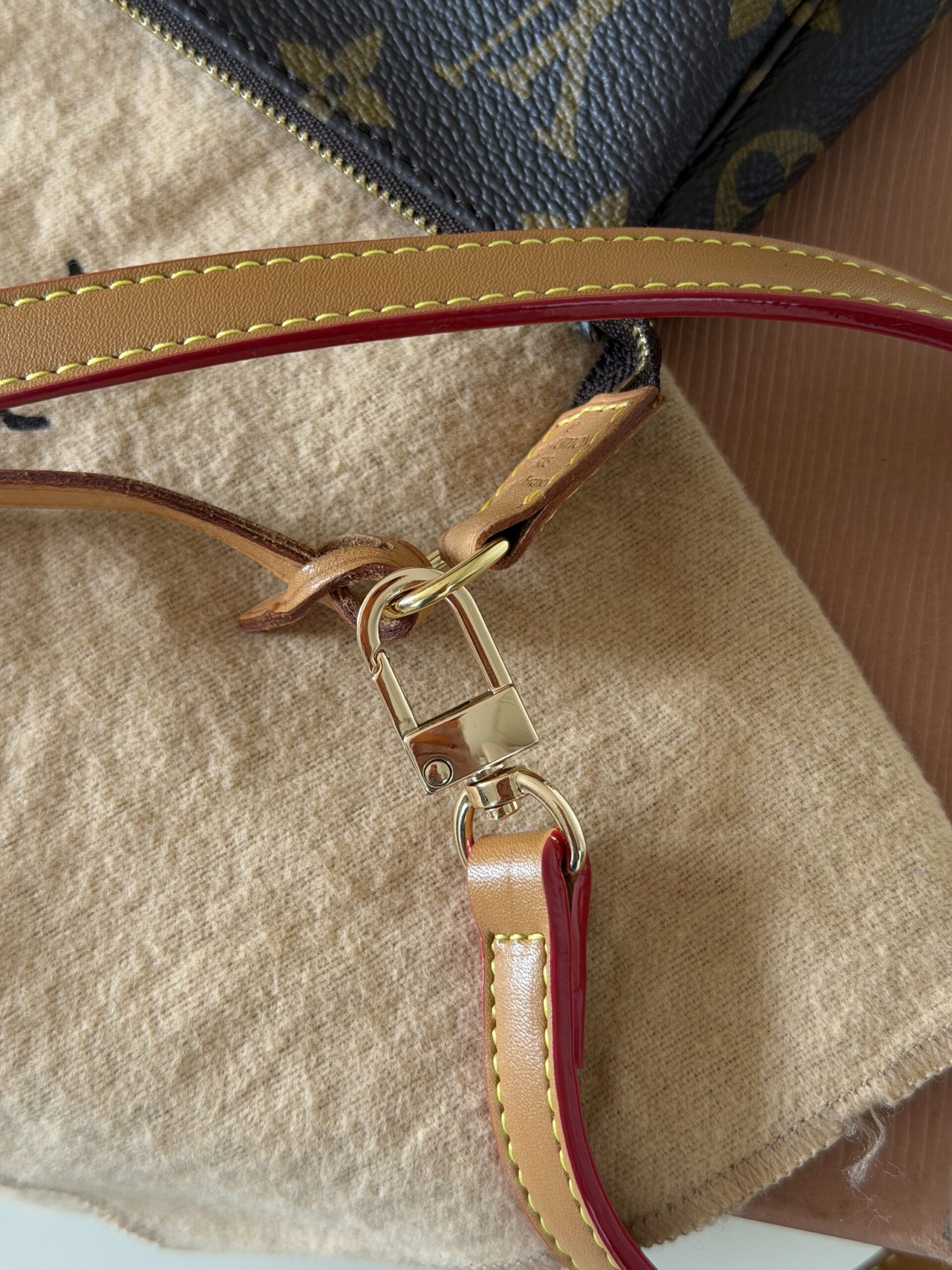 Louis Vuitton Monogram Pochette - obrazek 32