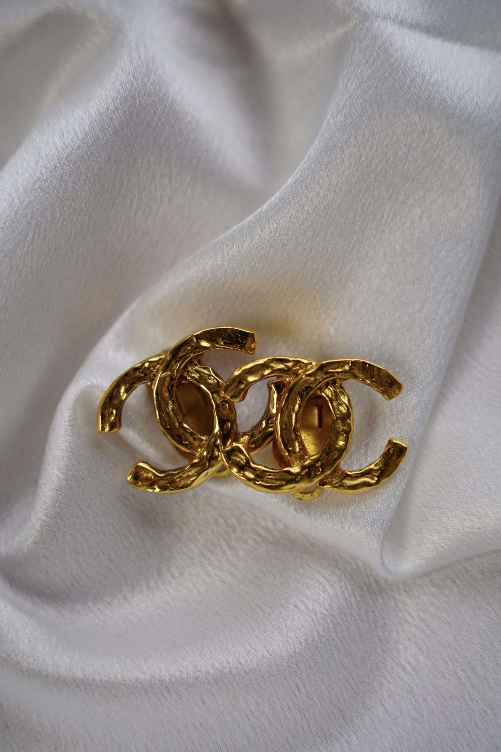 Klipsy Chanel CC młotkowane - obrazek 5
