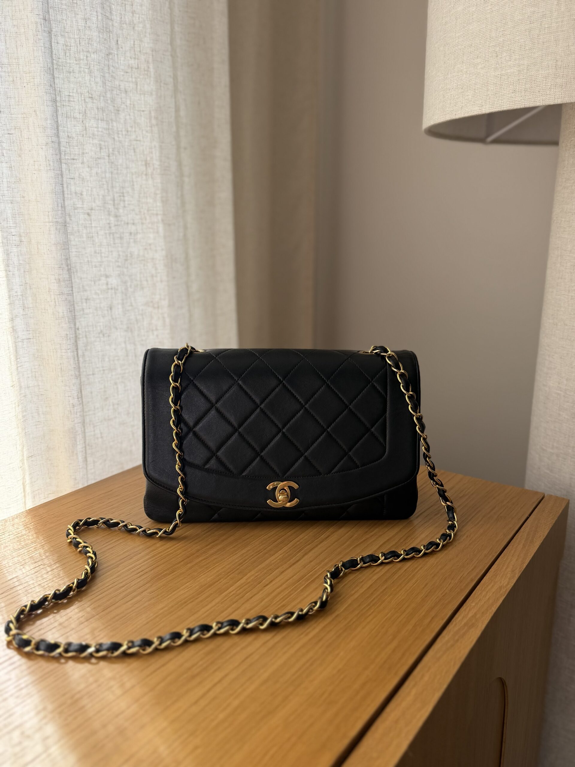Chanel Medium Flap Diana - obrazek 9