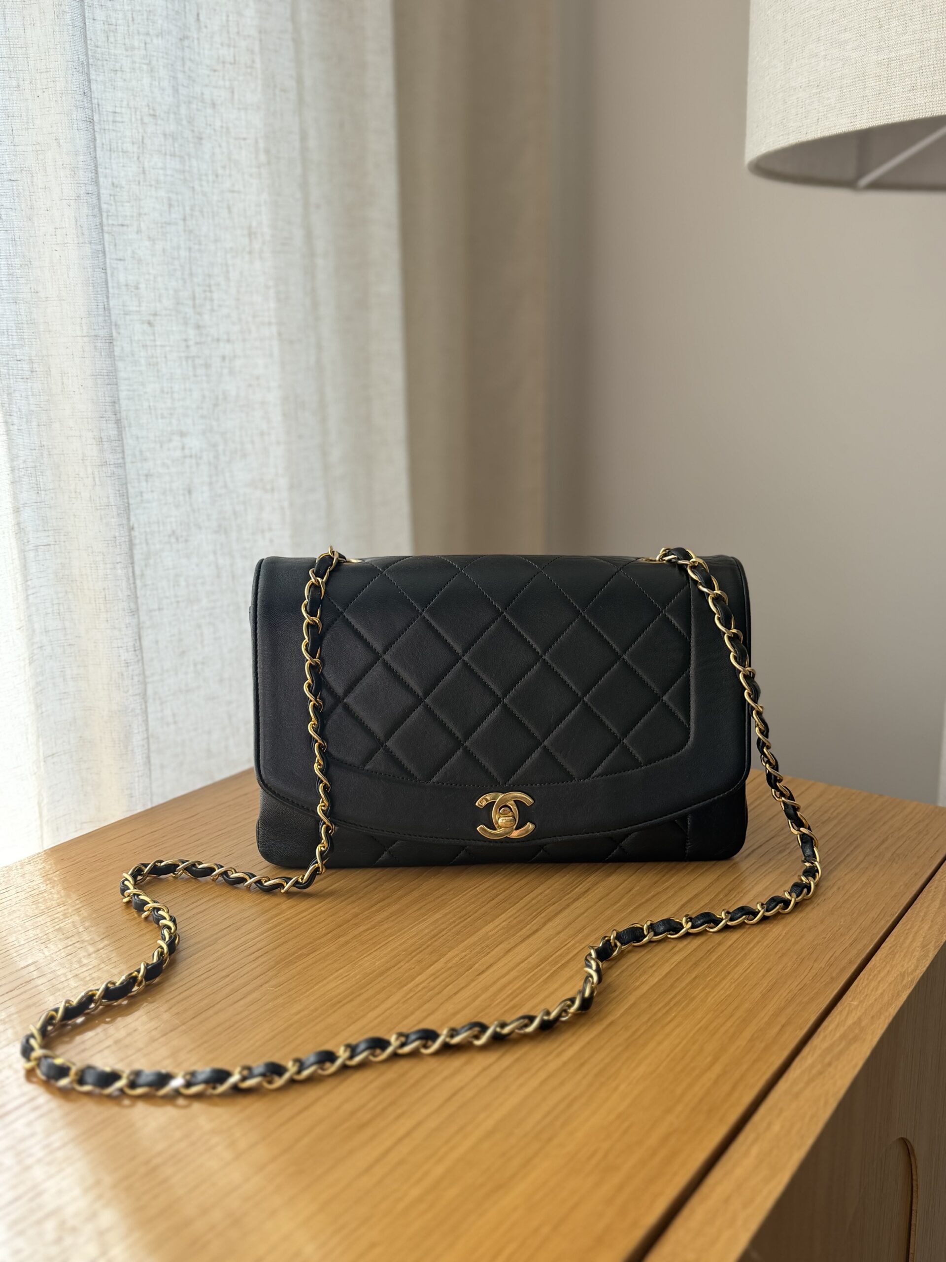 Chanel Medium Flap Diana - obrazek 10