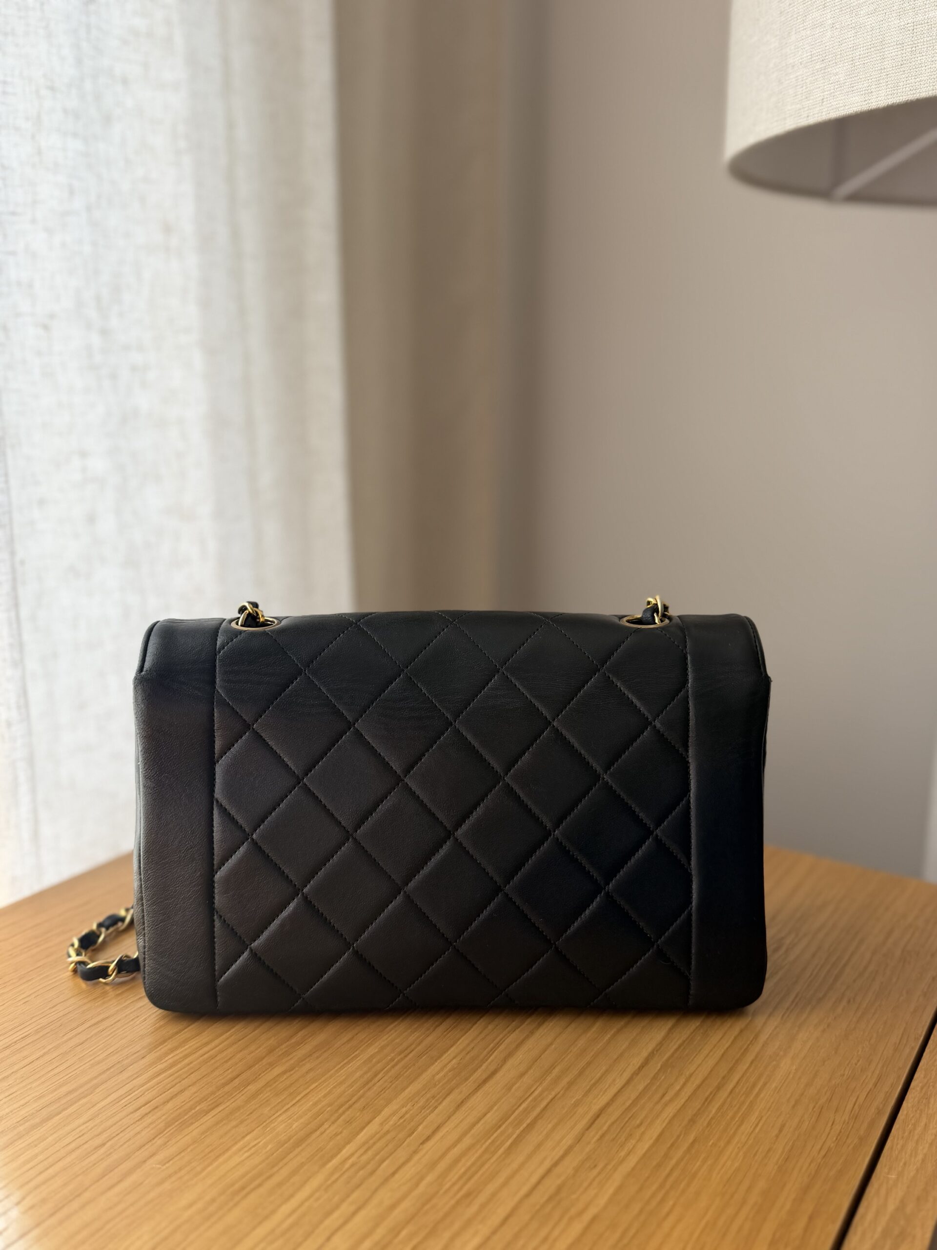 Chanel Medium Flap Diana - obrazek 12