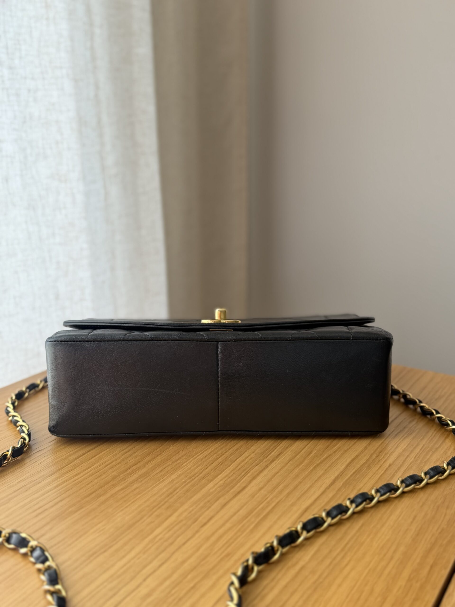 Chanel Medium Flap Diana - obrazek 16